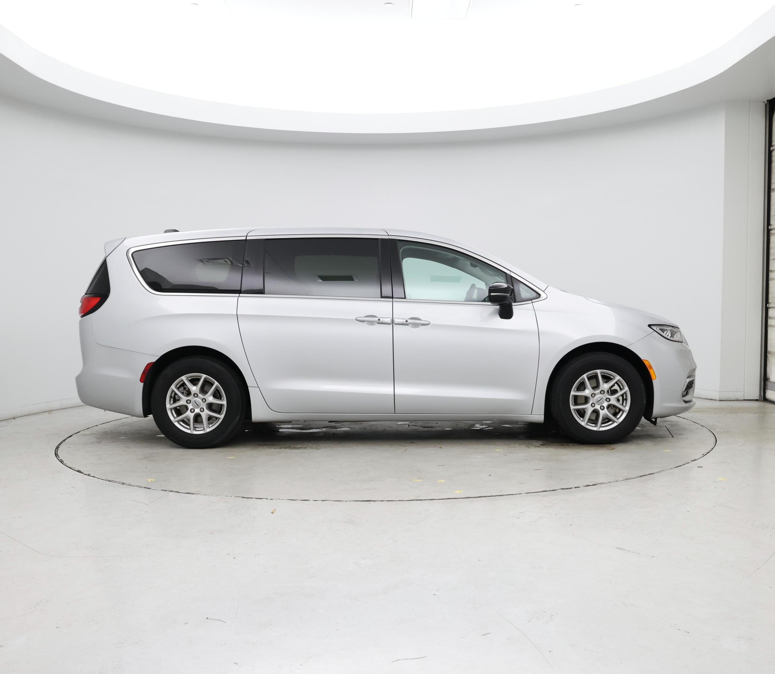 Thumbnail: 2024 Chrysler Pacifica - 7