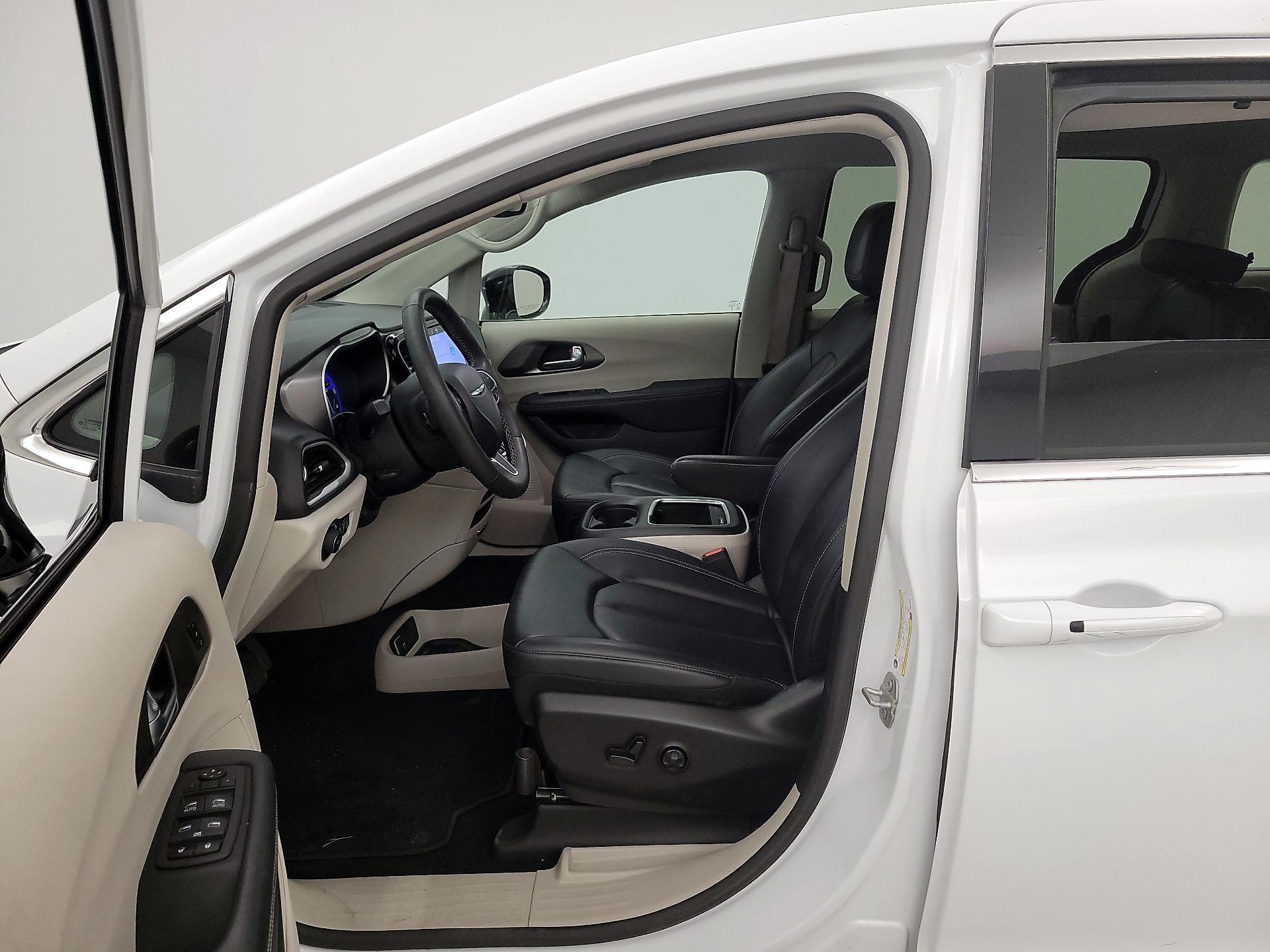 Thumbnail: 2024 Chrysler Pacifica - 11