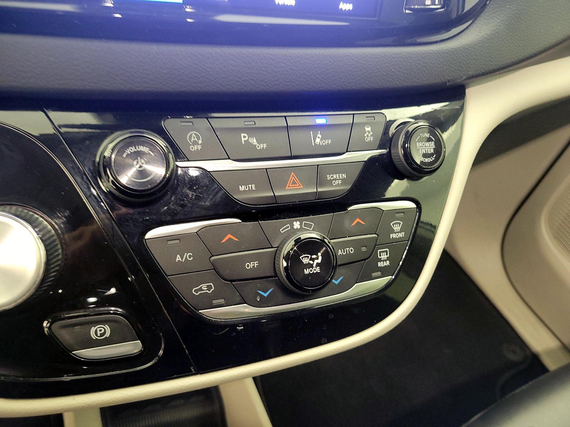 Thumbnail: 2024 Chrysler Pacifica - 16