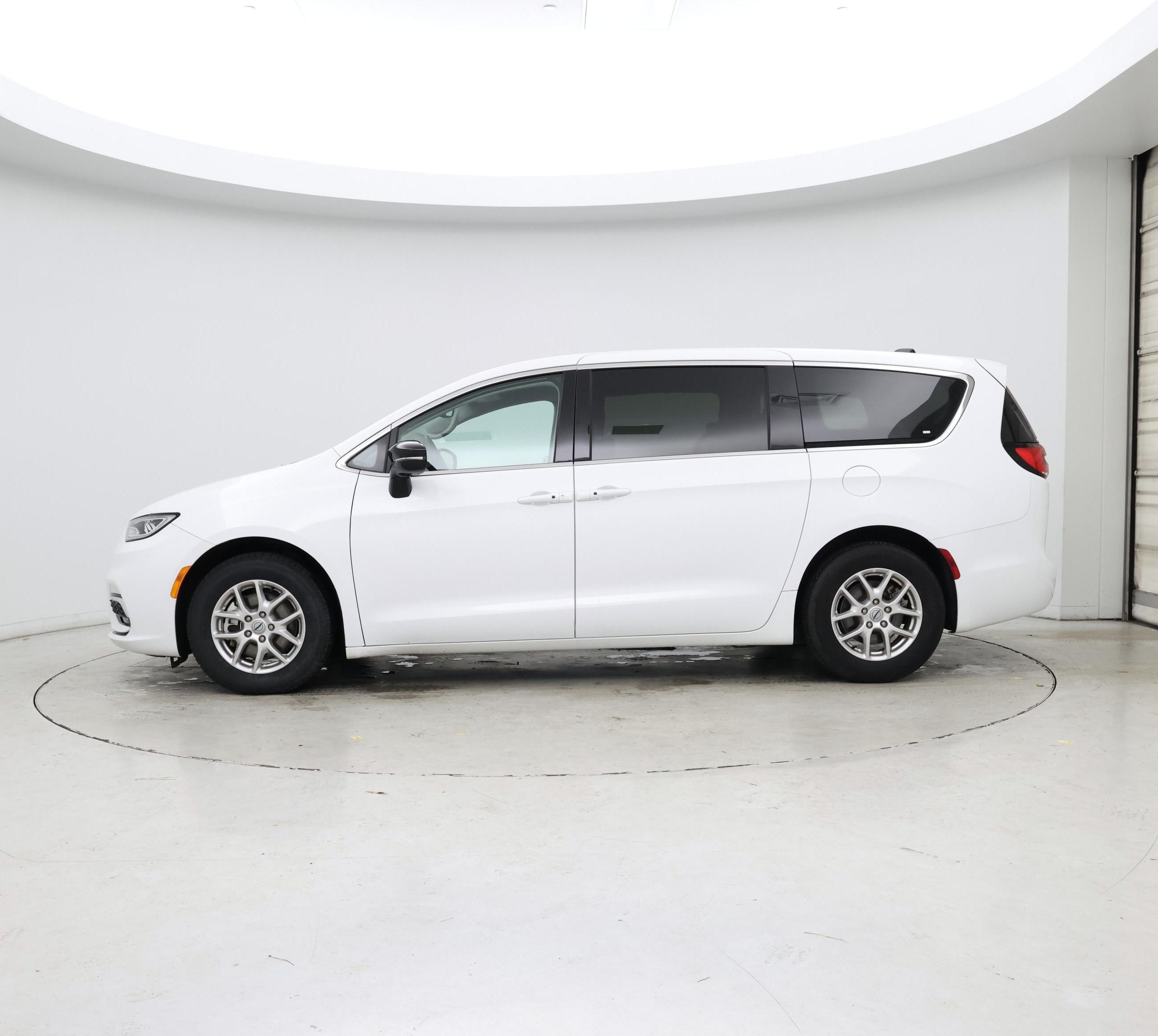 Thumbnail: 2024 Chrysler Pacifica - 3