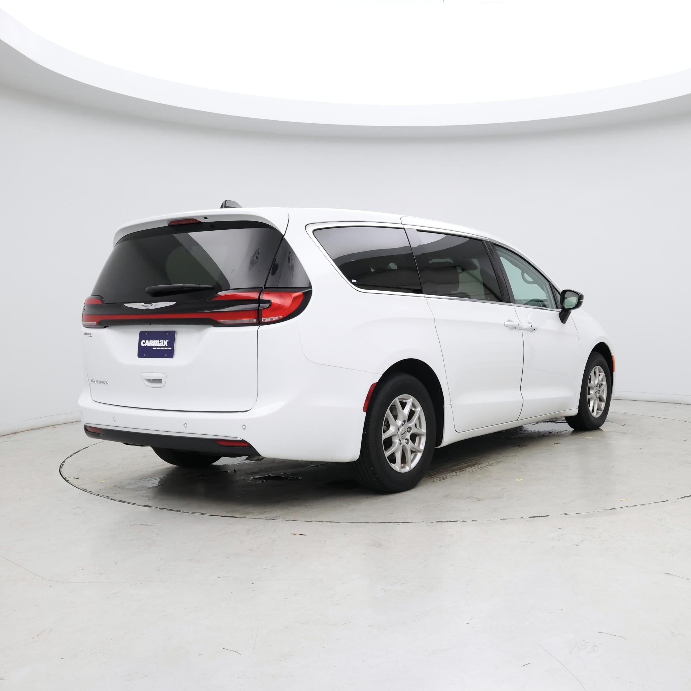 Thumbnail: 2024 Chrysler Pacifica - 8