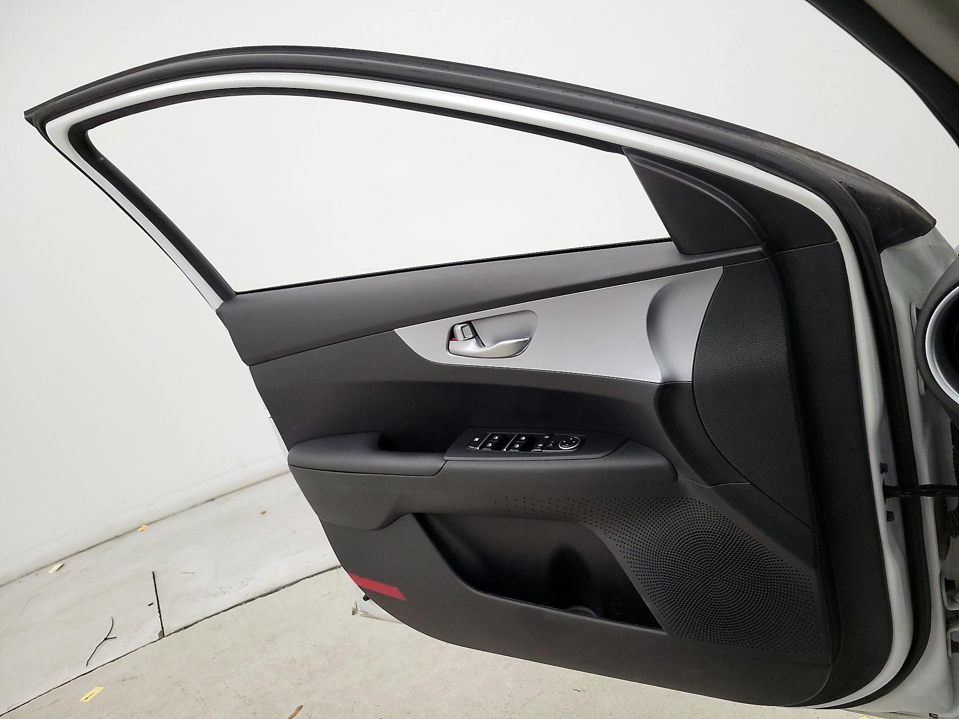 Thumbnail: 2024 Kia Forte - 12