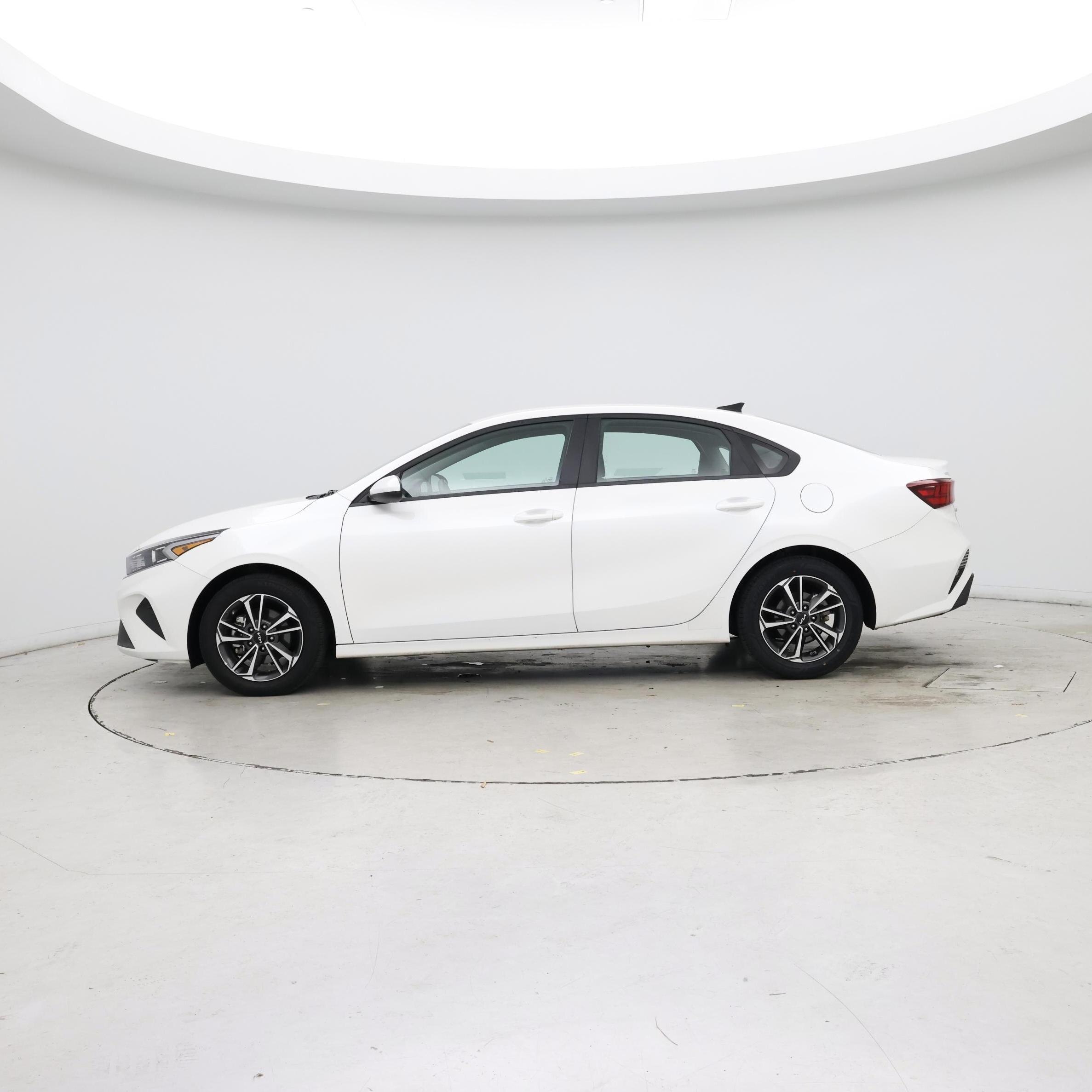 Thumbnail: 2024 Kia Forte - 3