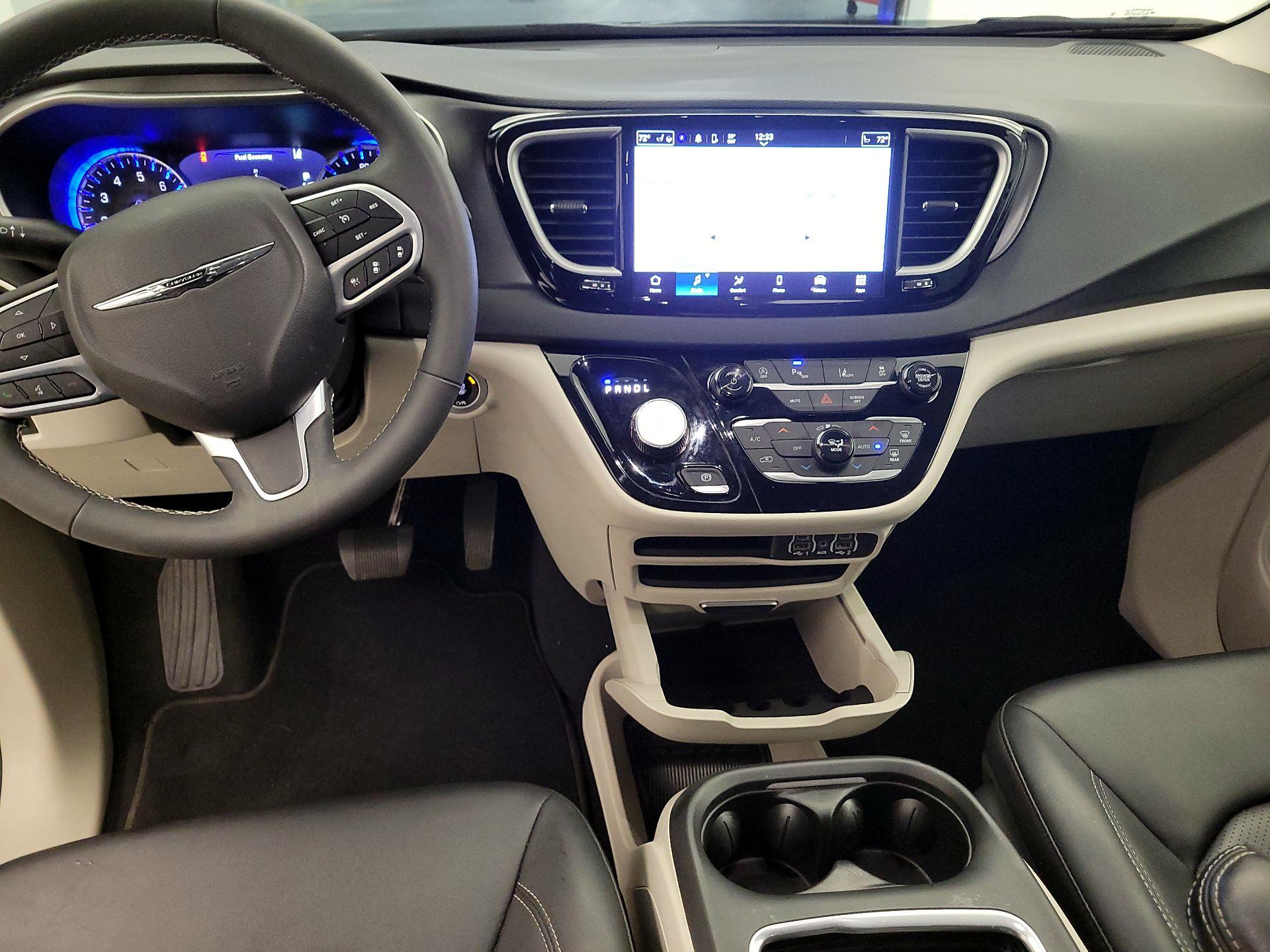 Thumbnail: 2024 Chrysler Pacifica - 9