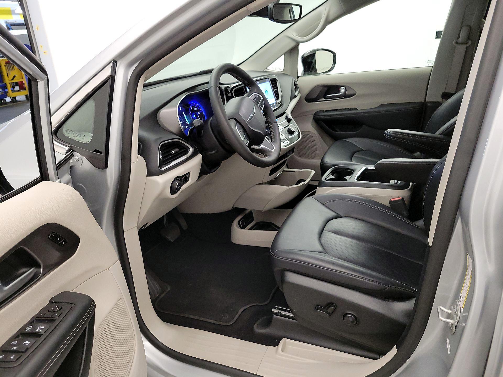 Thumbnail: 2024 Chrysler Pacifica - 11