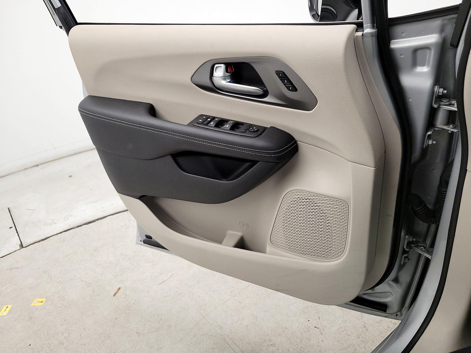 Thumbnail: 2024 Chrysler Pacifica - 12