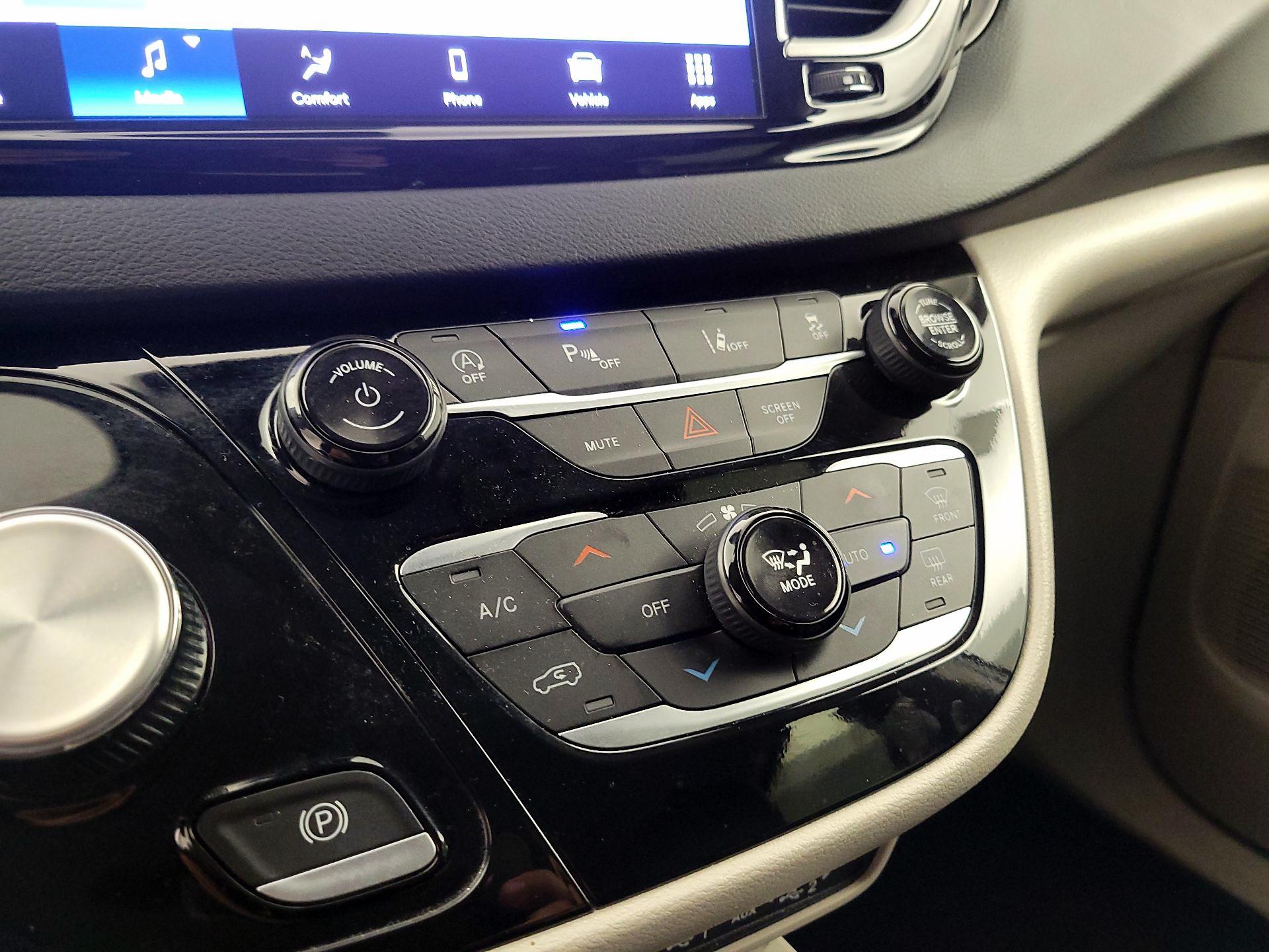 Thumbnail: 2024 Chrysler Pacifica - 16