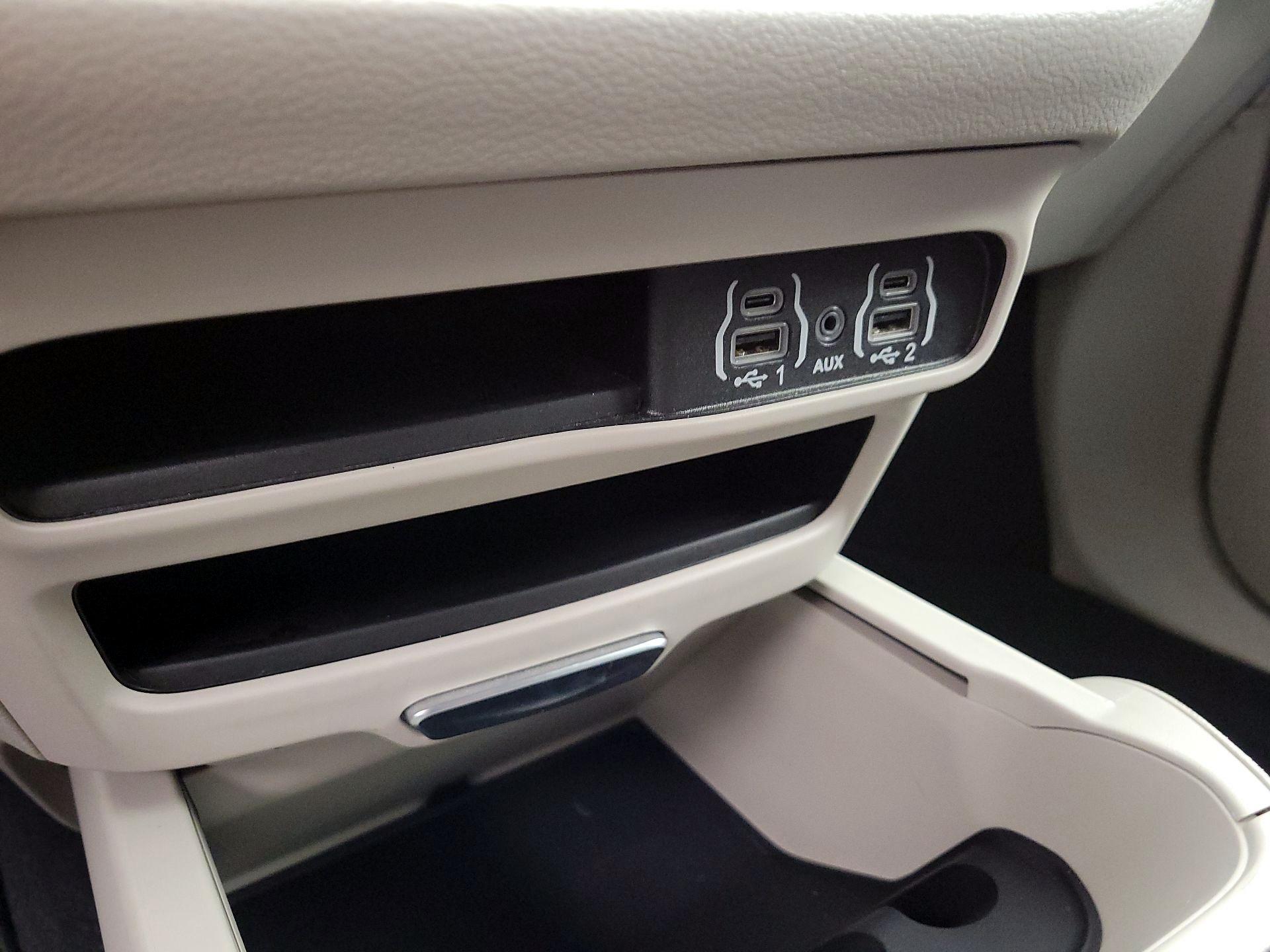 Thumbnail: 2024 Chrysler Pacifica - 18