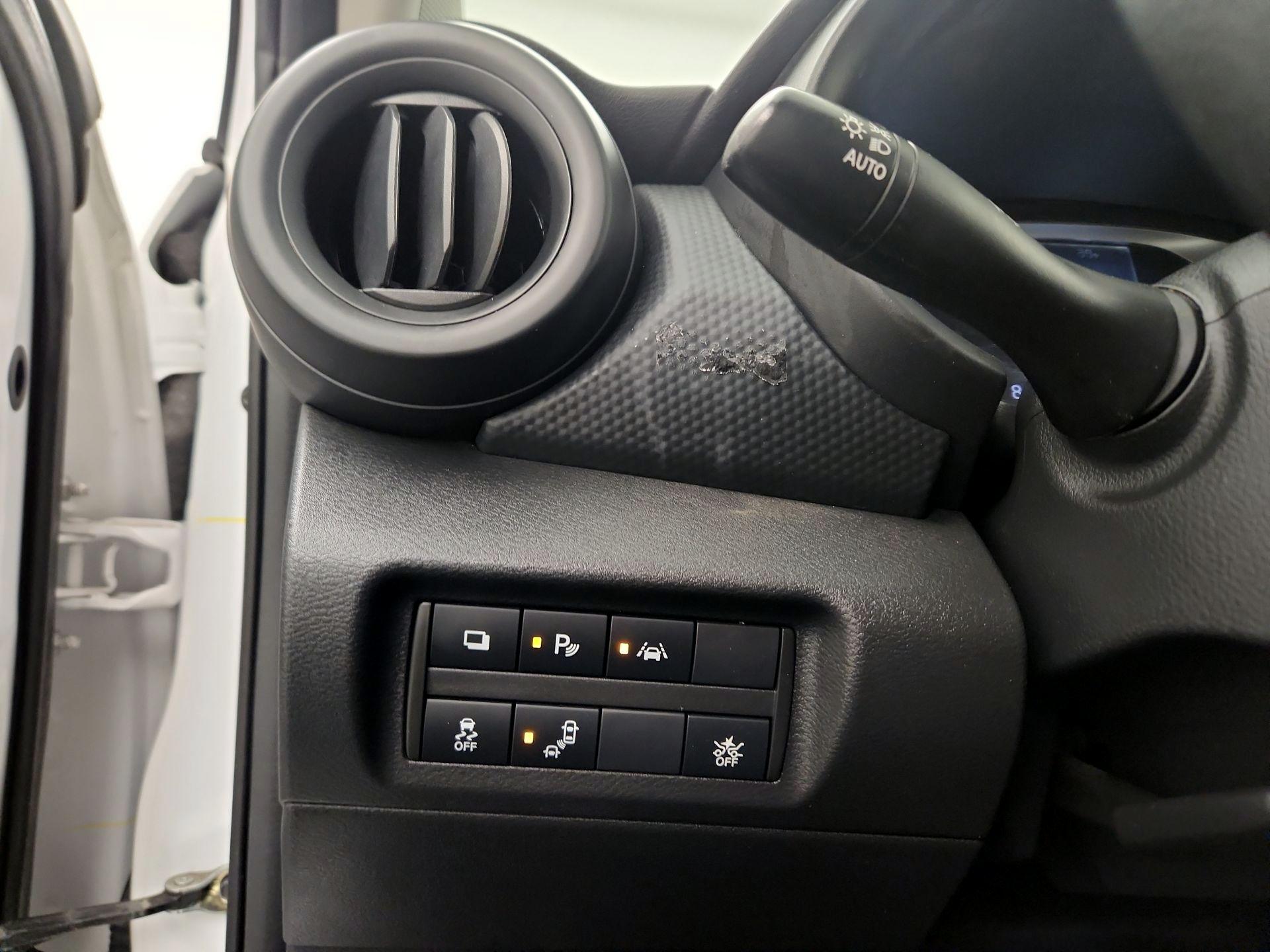 Thumbnail: 2021 Nissan Kicks - 11