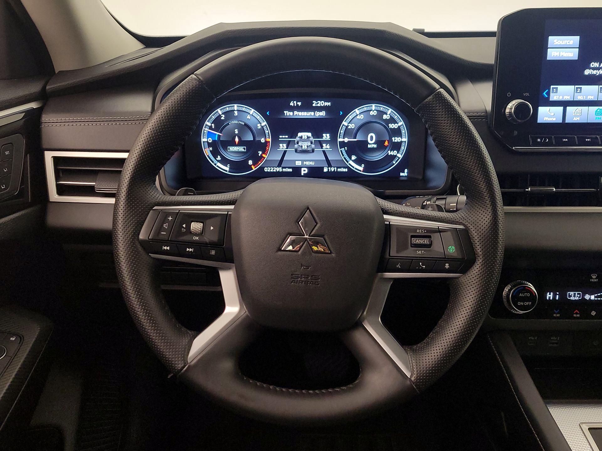 Thumbnail: 2024 Mitsubishi Outlander - 10