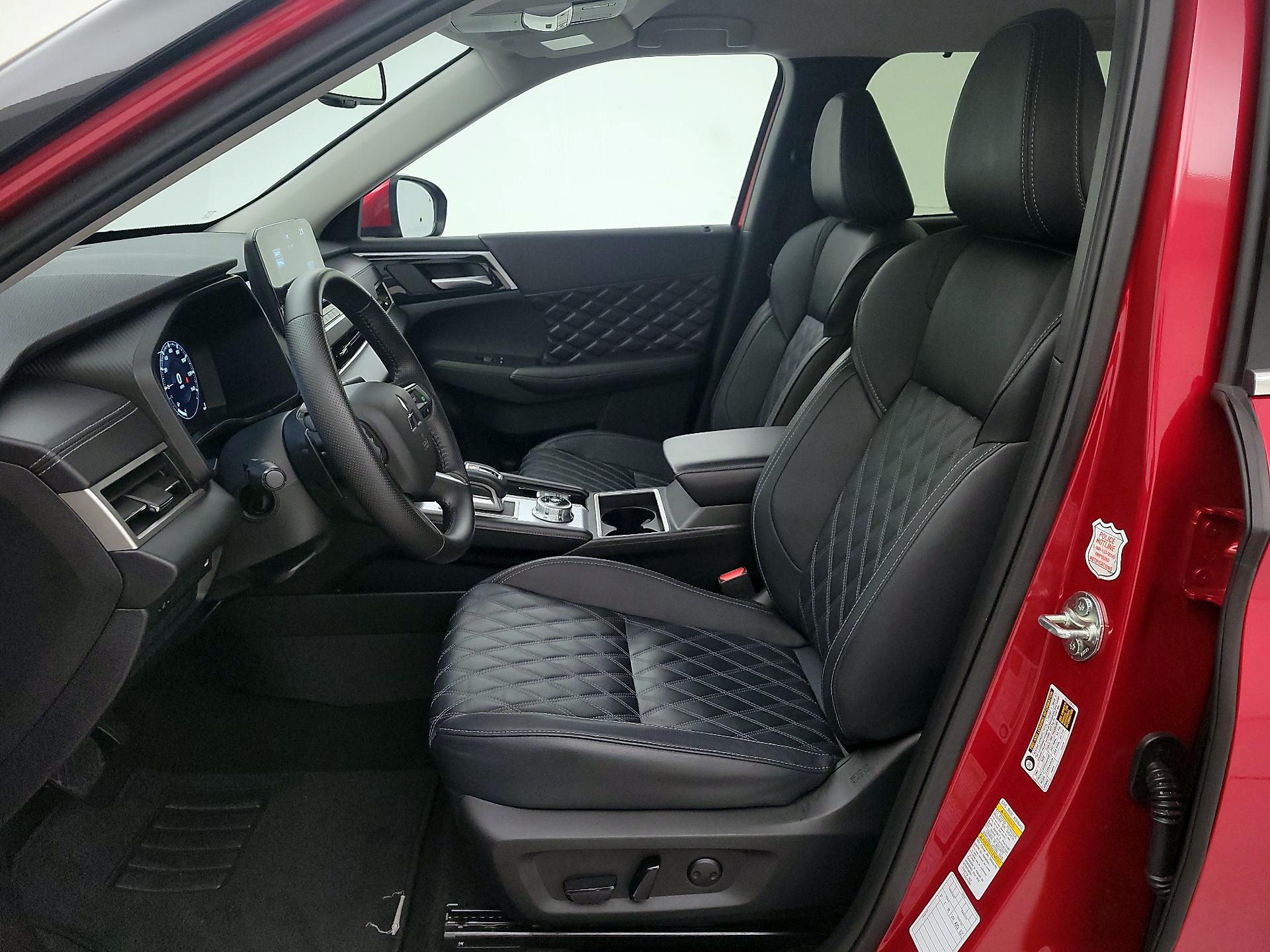 Thumbnail: 2024 Mitsubishi Outlander - 11