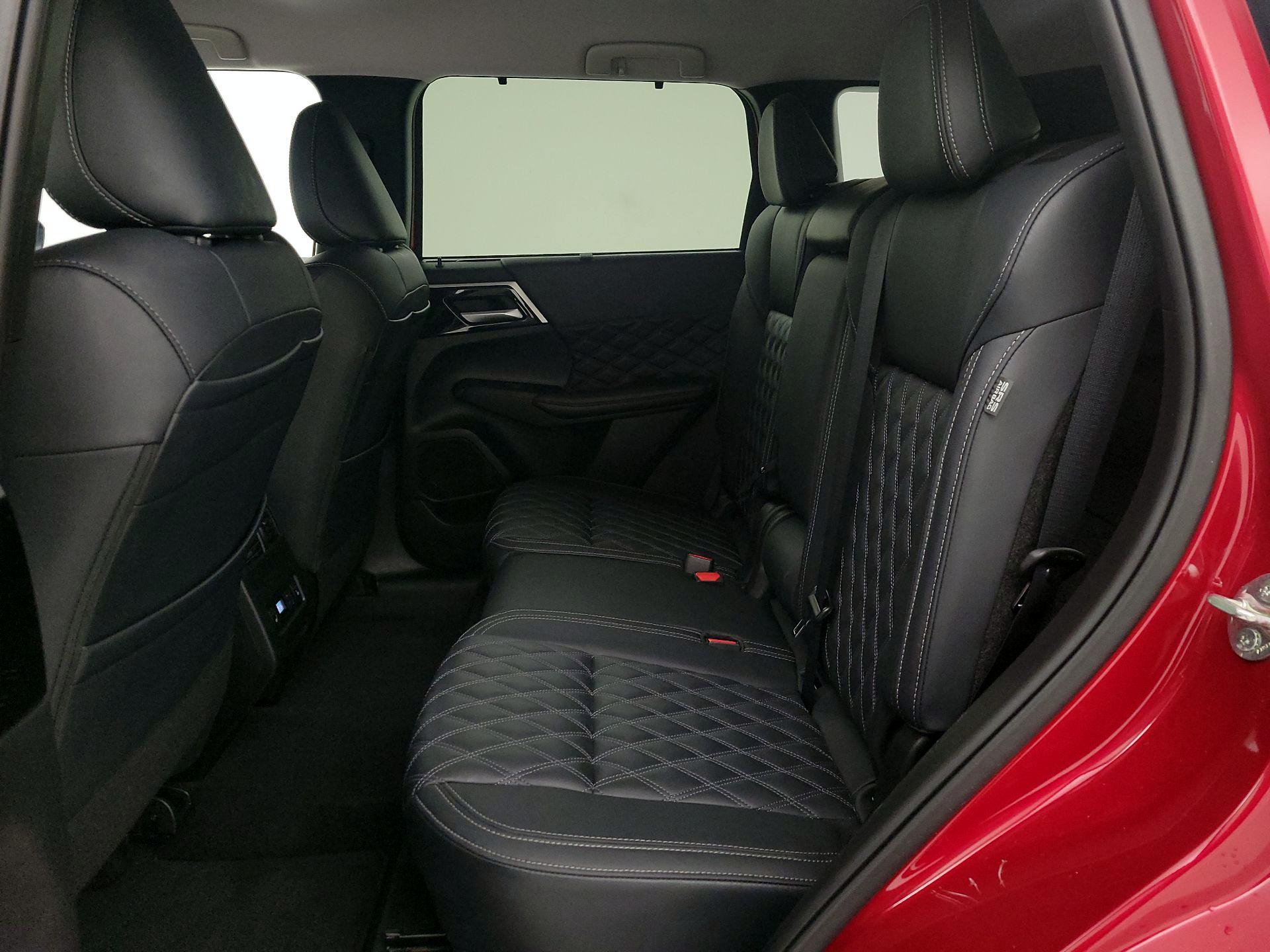 Thumbnail: 2024 Mitsubishi Outlander - 20