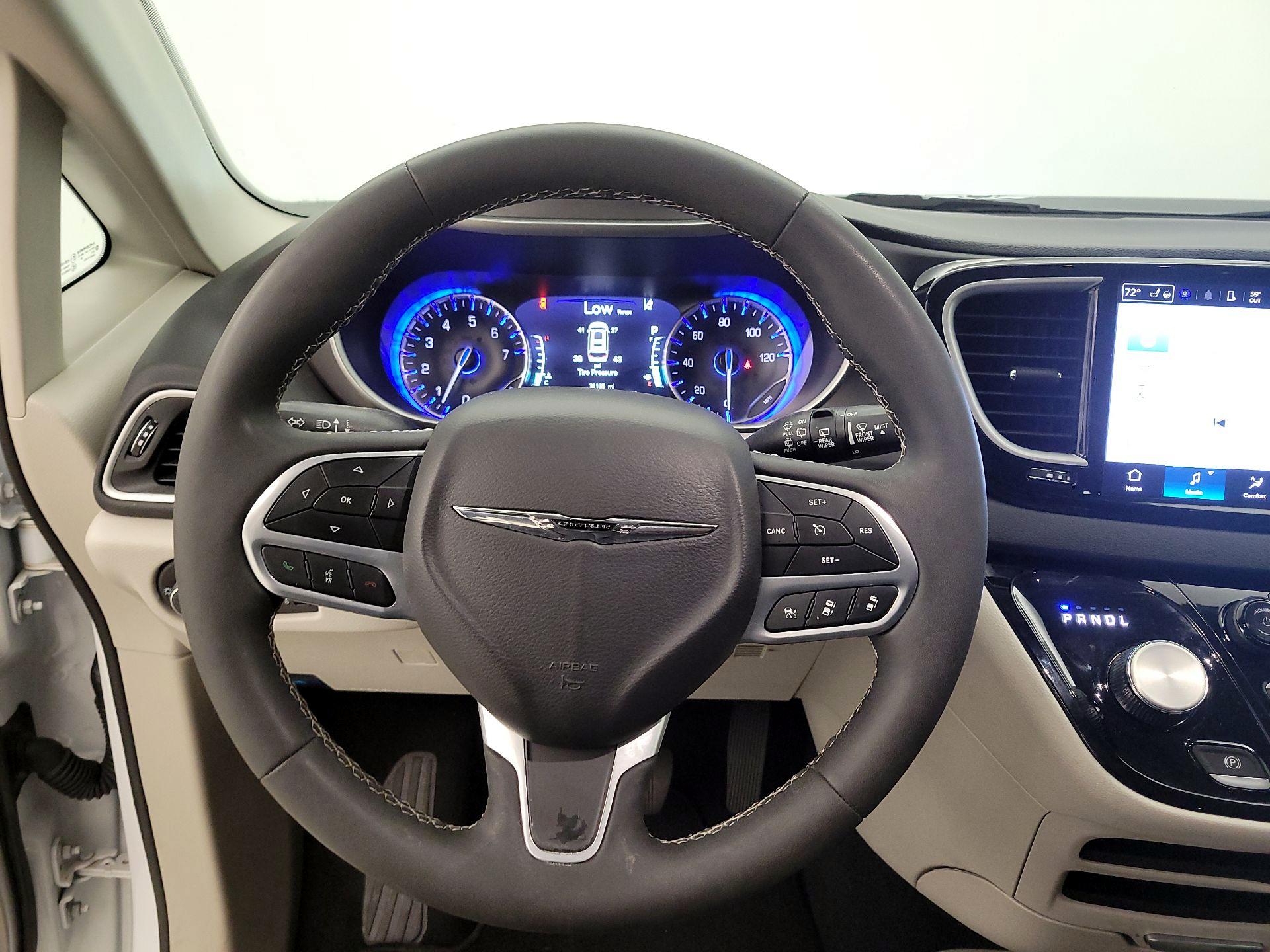 Thumbnail: 2024 Chrysler Pacifica - 10