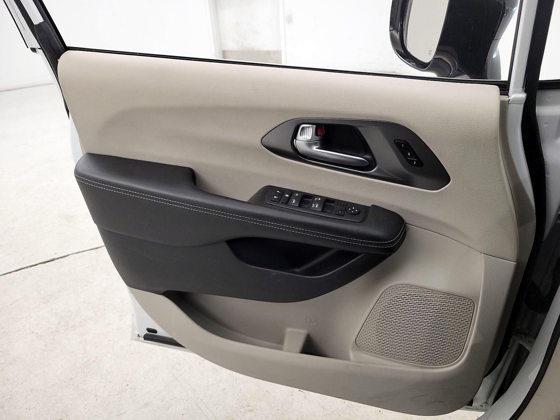 Thumbnail: 2024 Chrysler Pacifica - 12