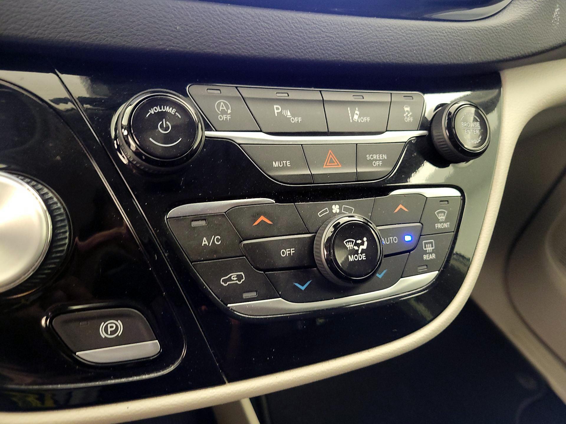 Thumbnail: 2024 Chrysler Pacifica - 16