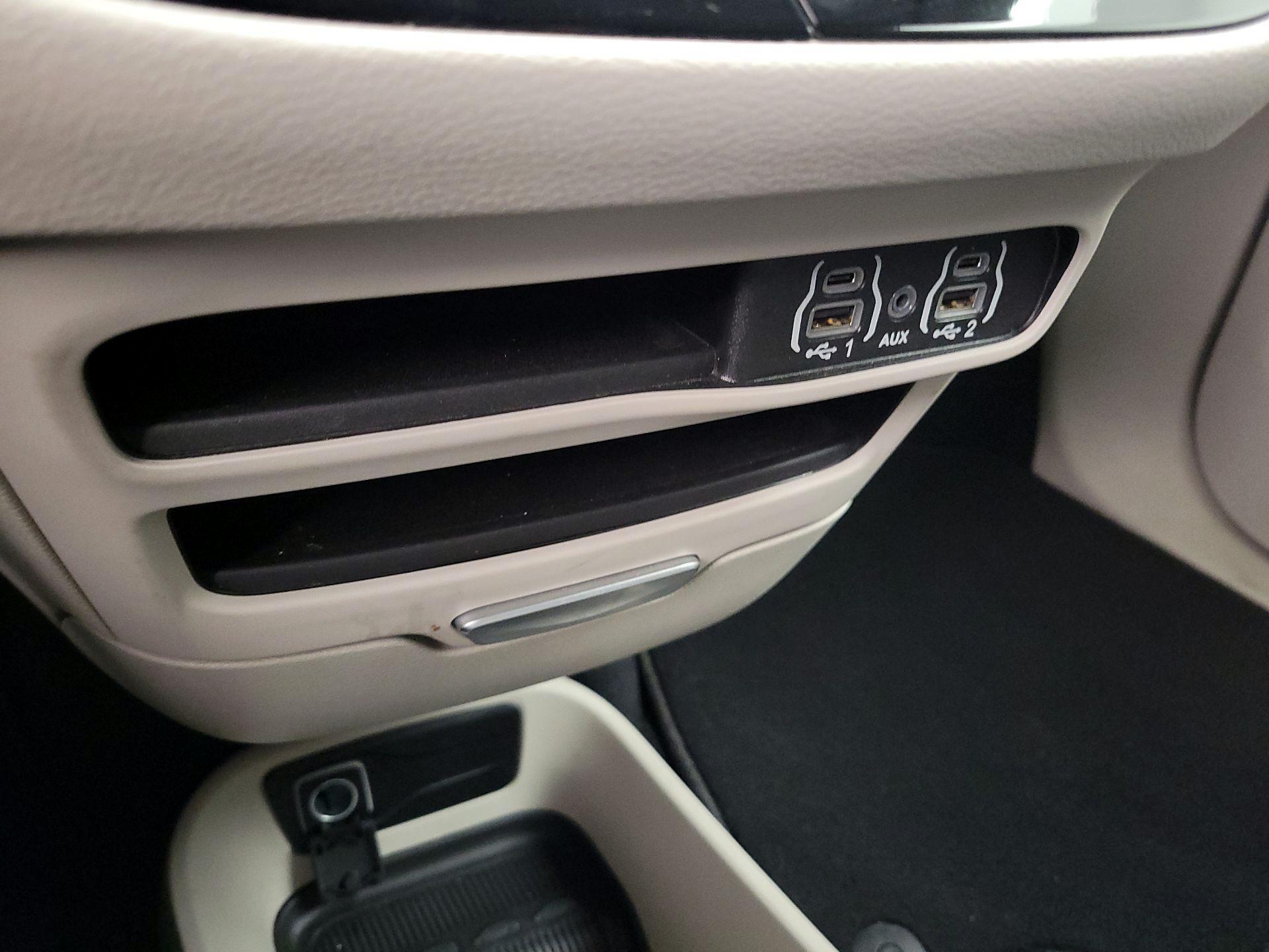 Thumbnail: 2024 Chrysler Pacifica - 18