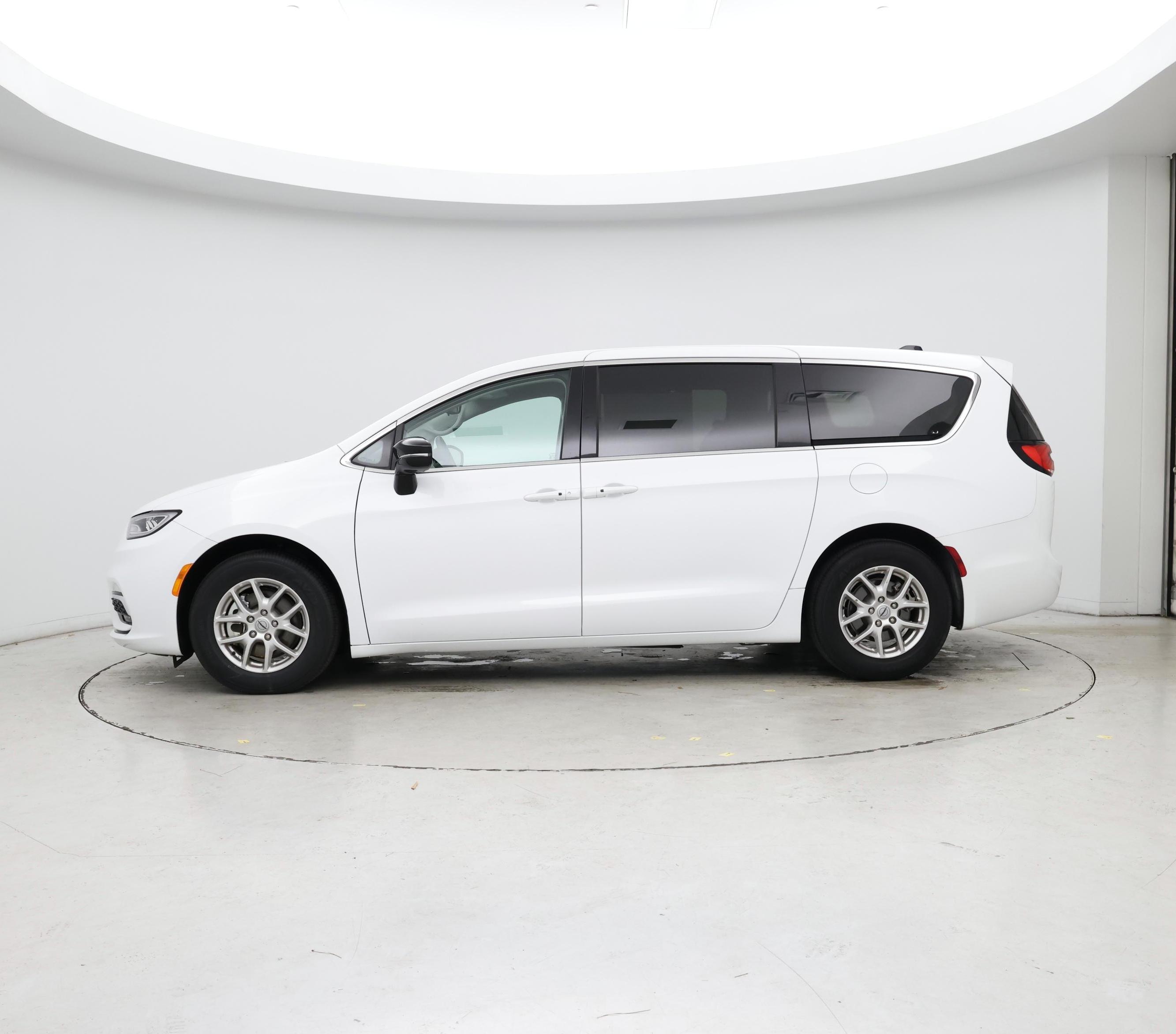 Thumbnail: 2024 Chrysler Pacifica - 3