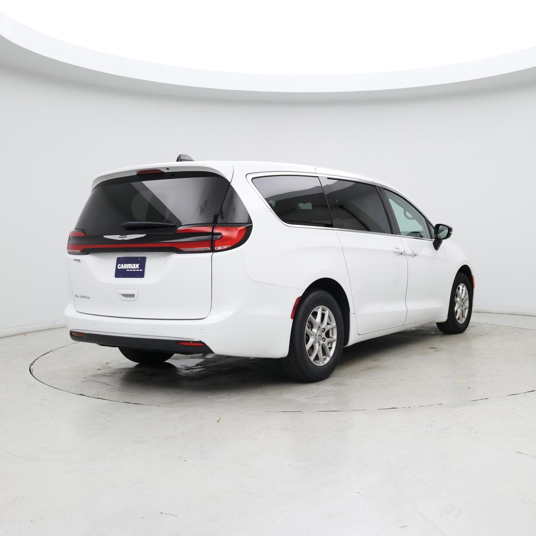 Thumbnail: 2024 Chrysler Pacifica - 8