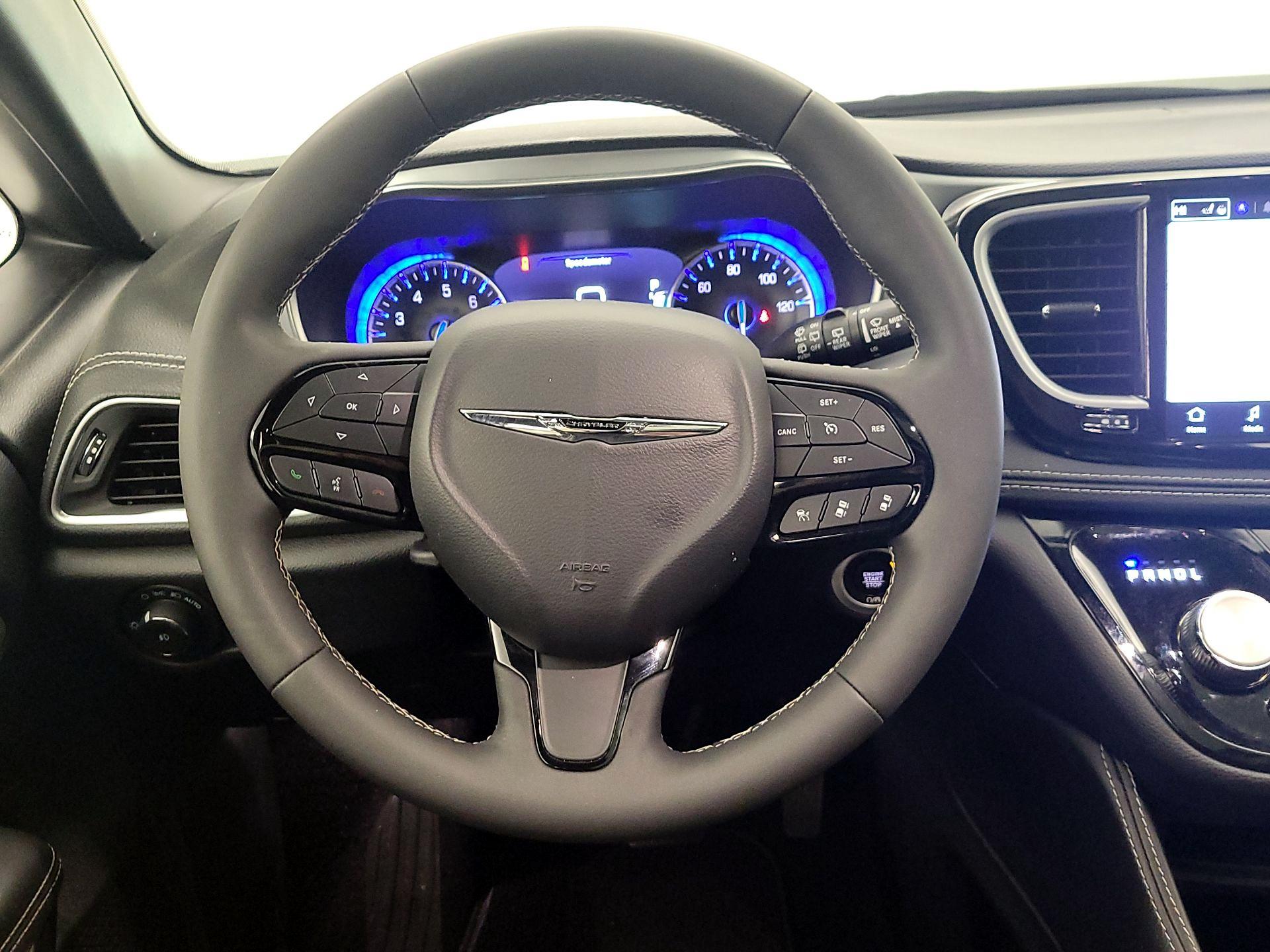 Thumbnail: 2025 Chrysler Pacifica - 10