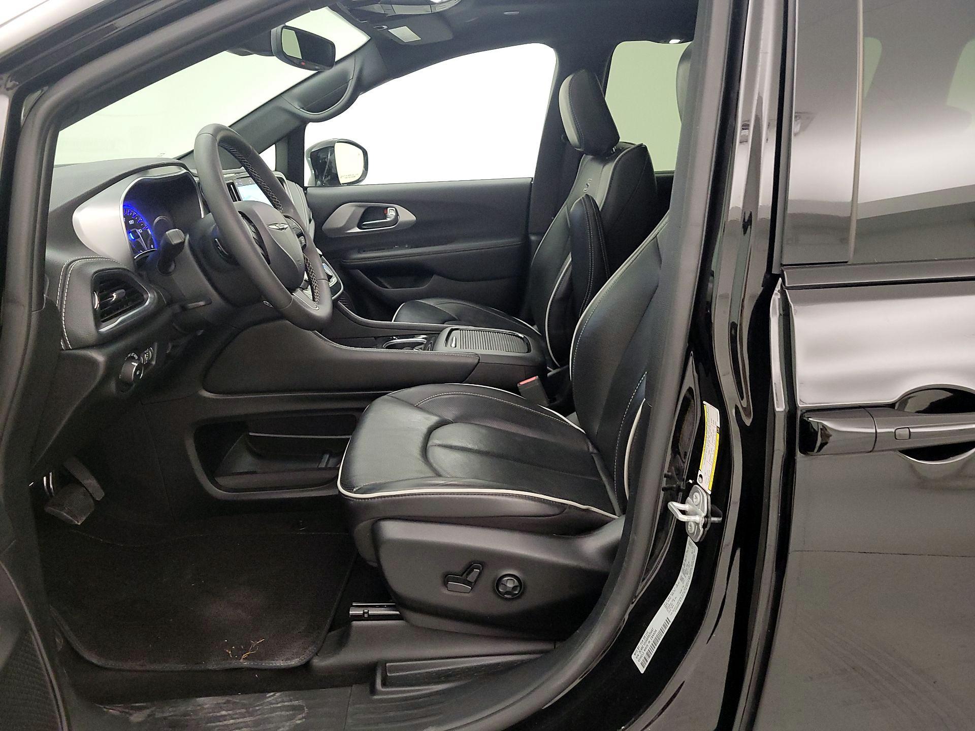 Thumbnail: 2025 Chrysler Pacifica - 11