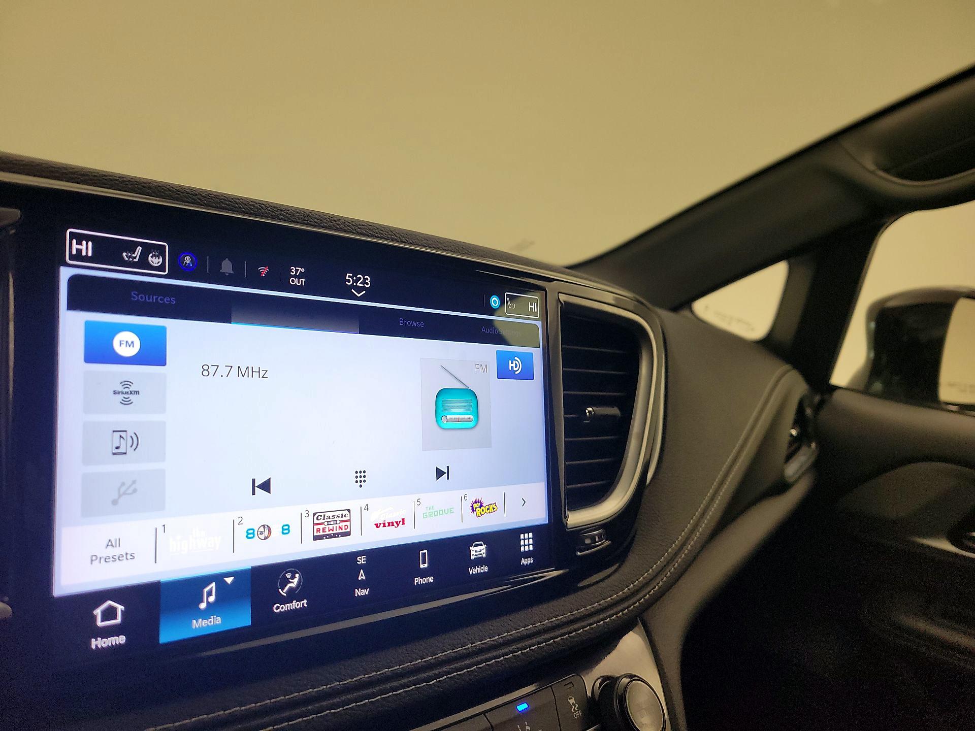 Thumbnail: 2025 Chrysler Pacifica - 15