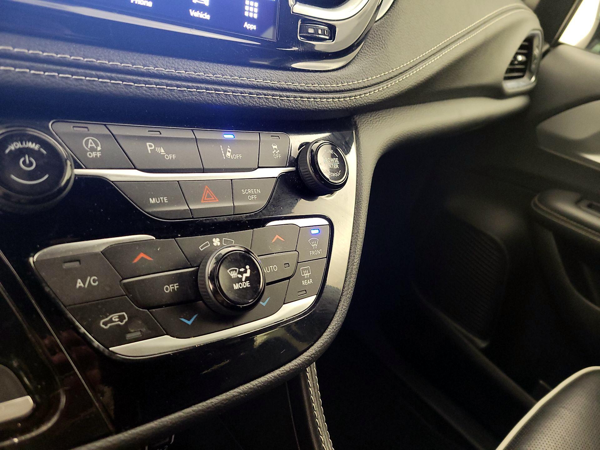 Thumbnail: 2025 Chrysler Pacifica - 16