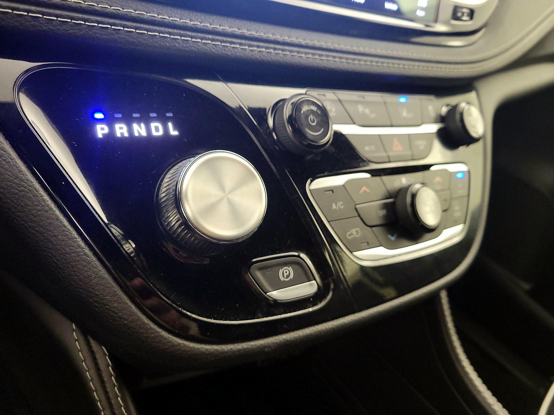 Thumbnail: 2025 Chrysler Pacifica - 17