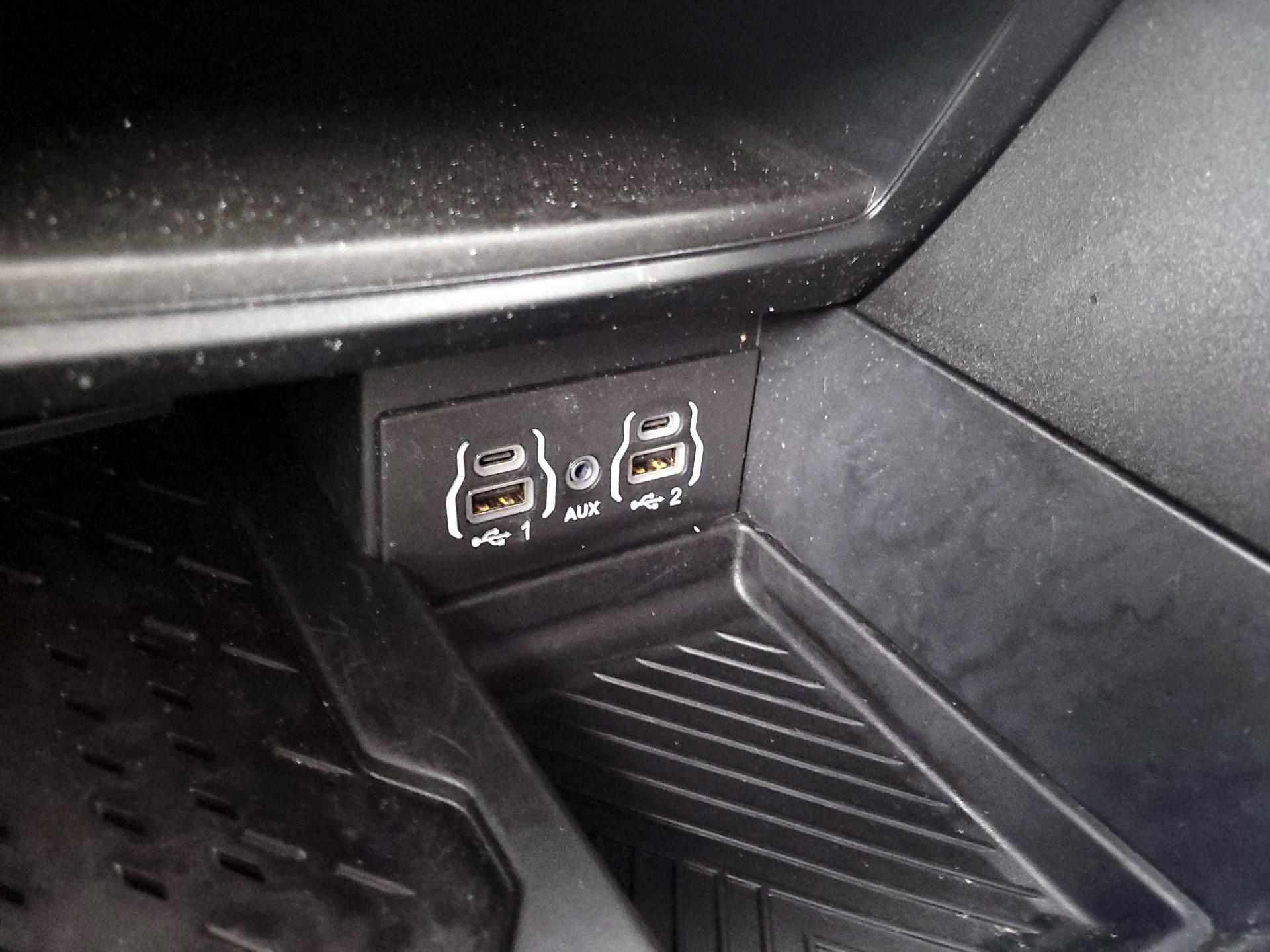 Thumbnail: 2025 Chrysler Pacifica - 18