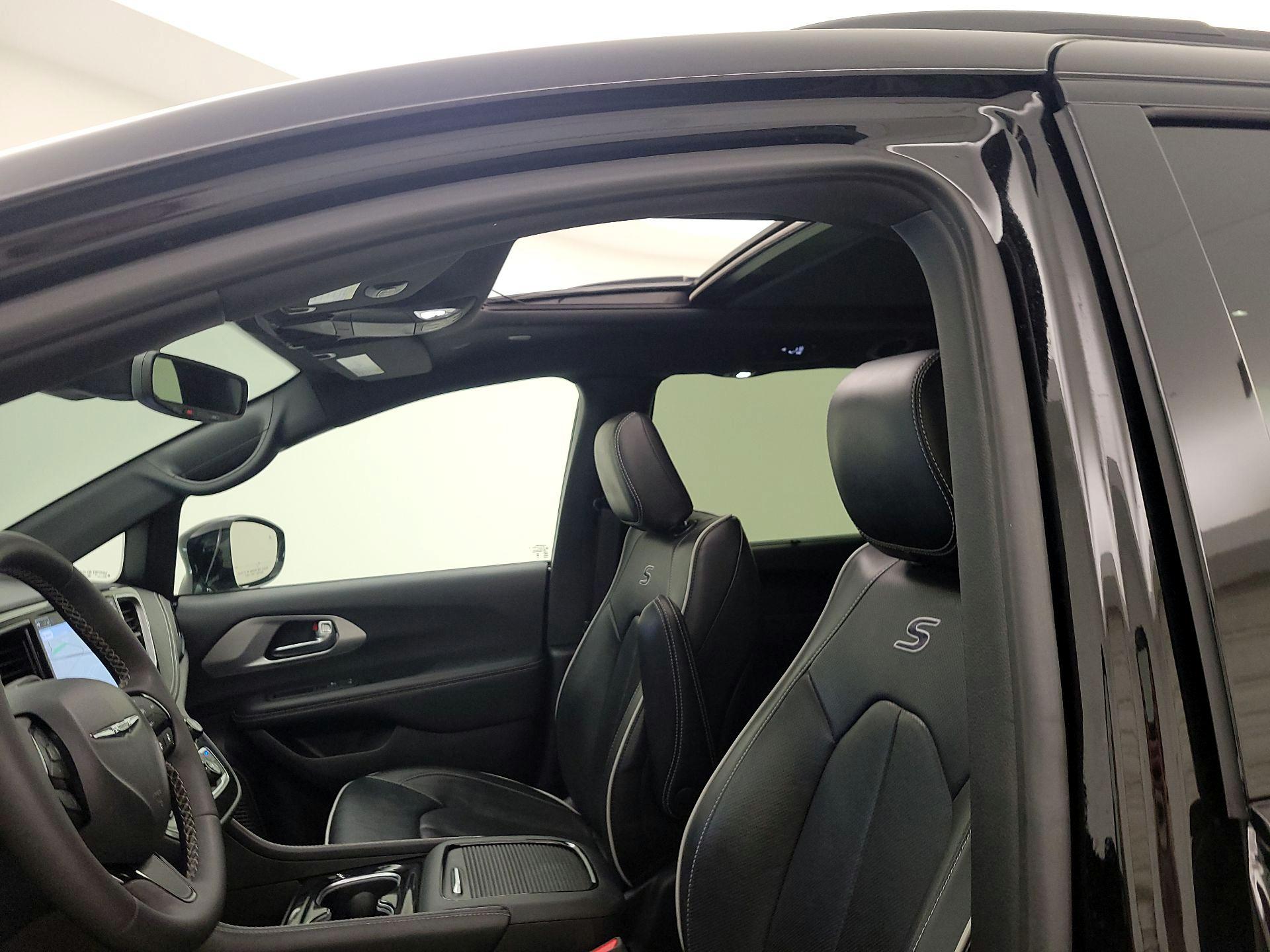 Thumbnail: 2025 Chrysler Pacifica - 19