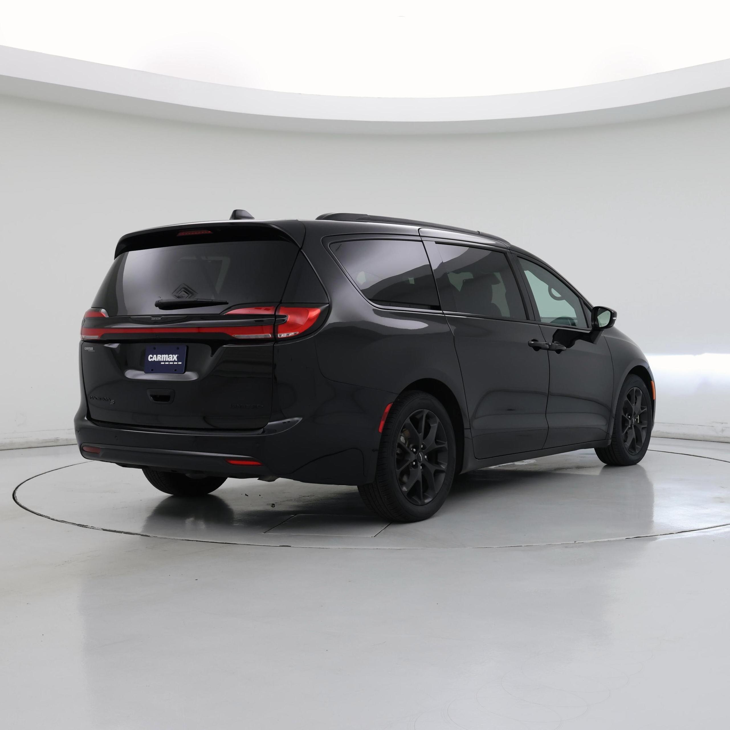 Thumbnail: 2025 Chrysler Pacifica - 8