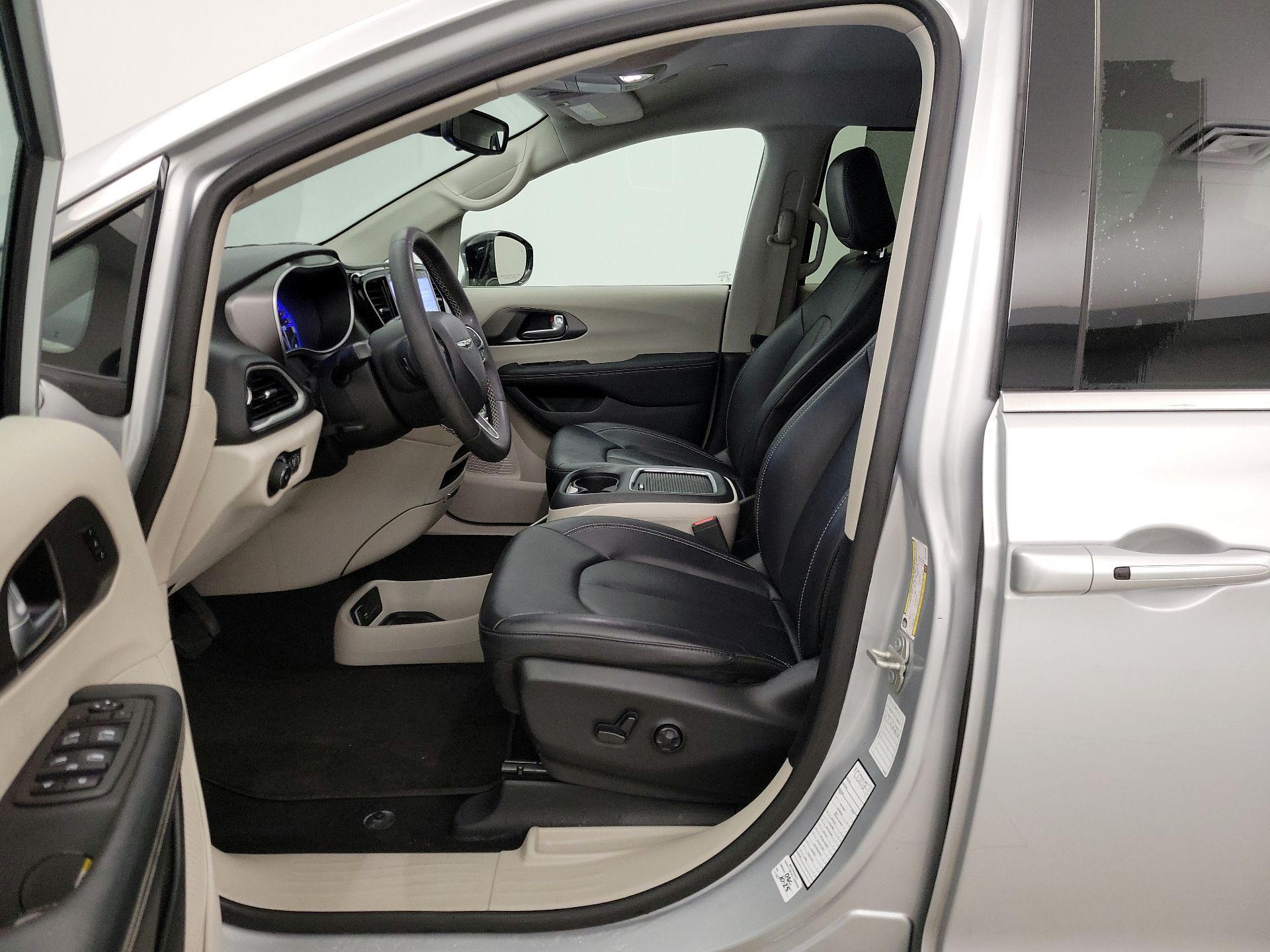 Thumbnail: 2024 Chrysler Pacifica - 11