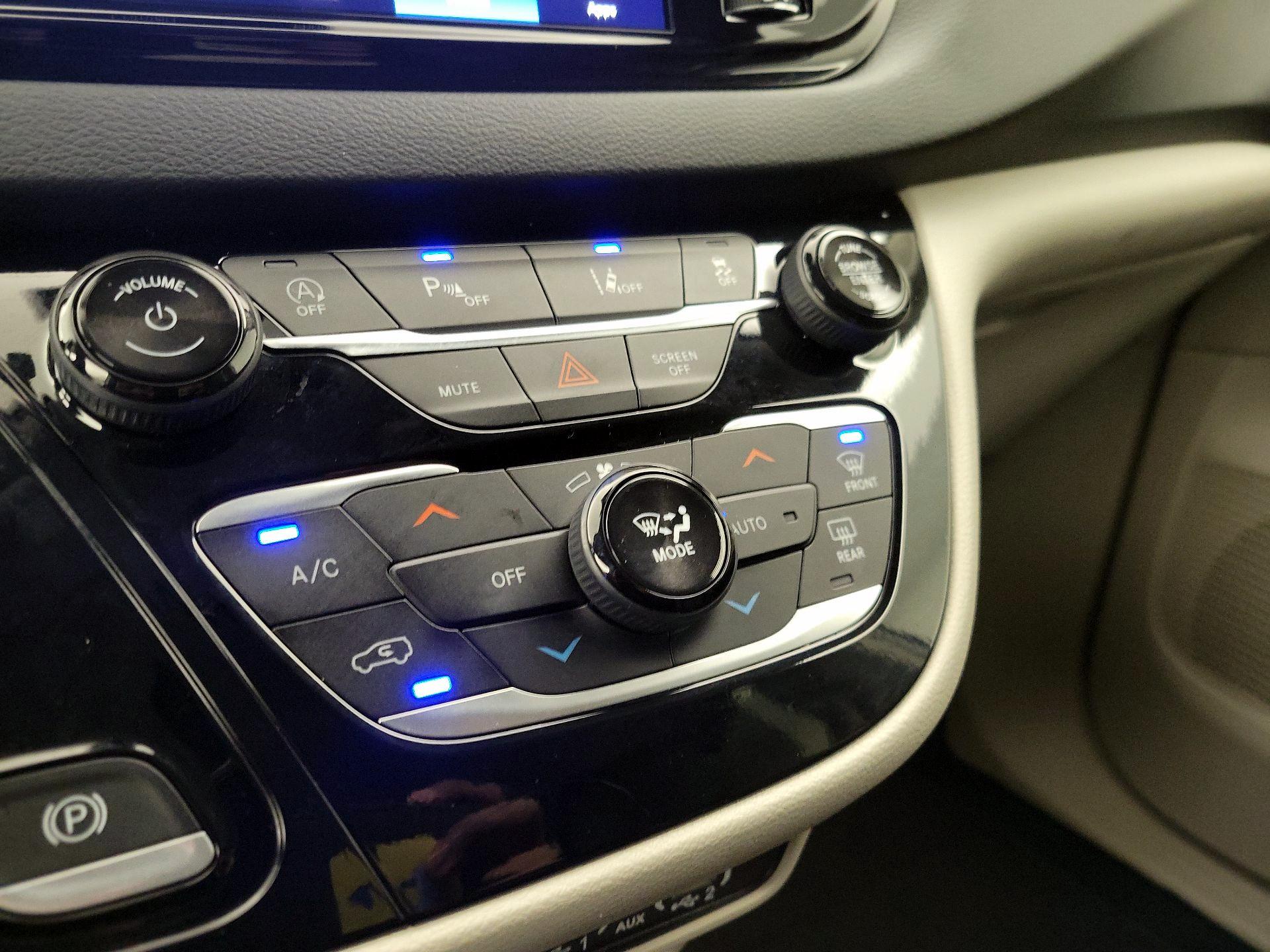 Thumbnail: 2024 Chrysler Pacifica - 16