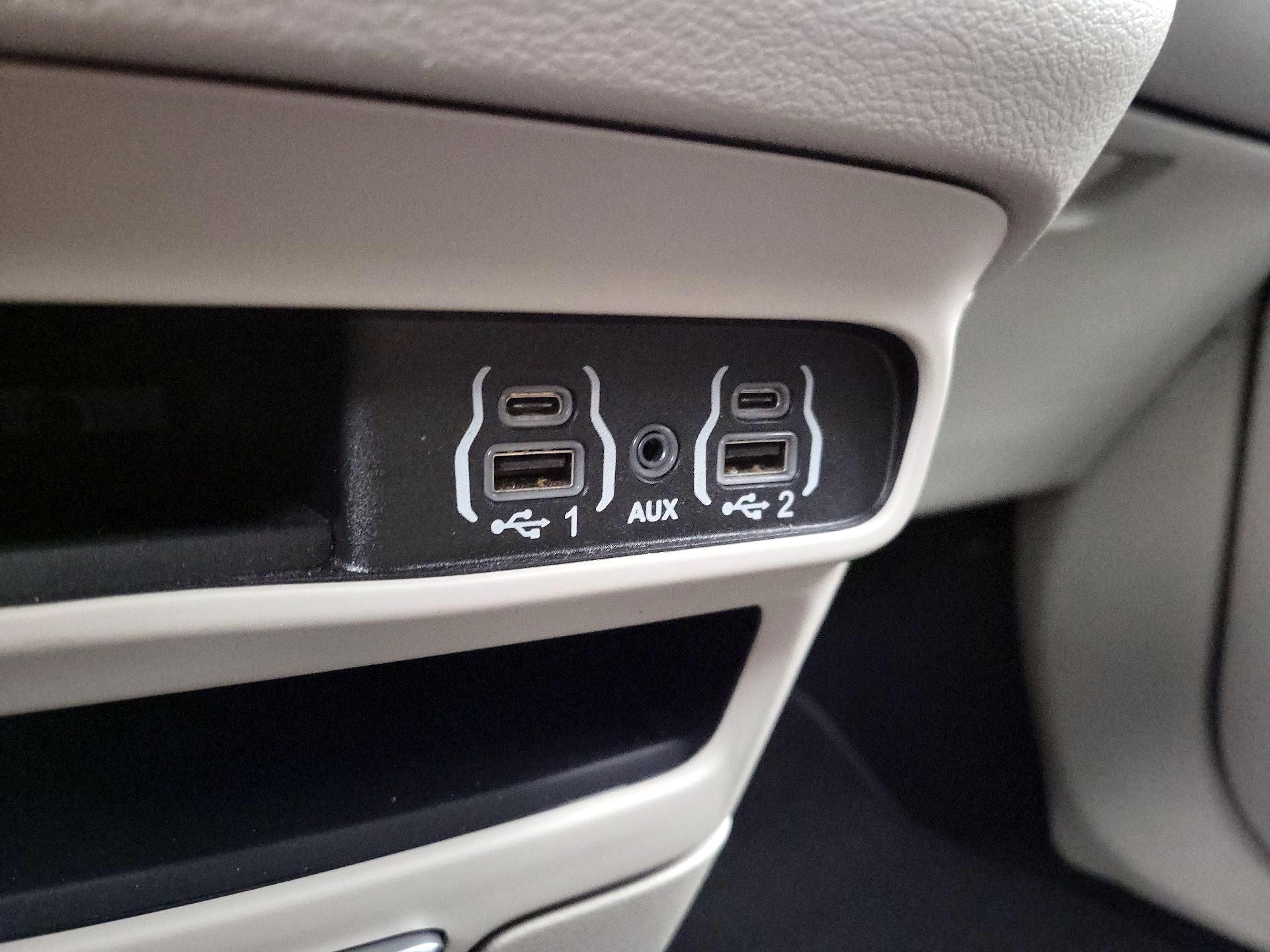 Thumbnail: 2024 Chrysler Pacifica - 18