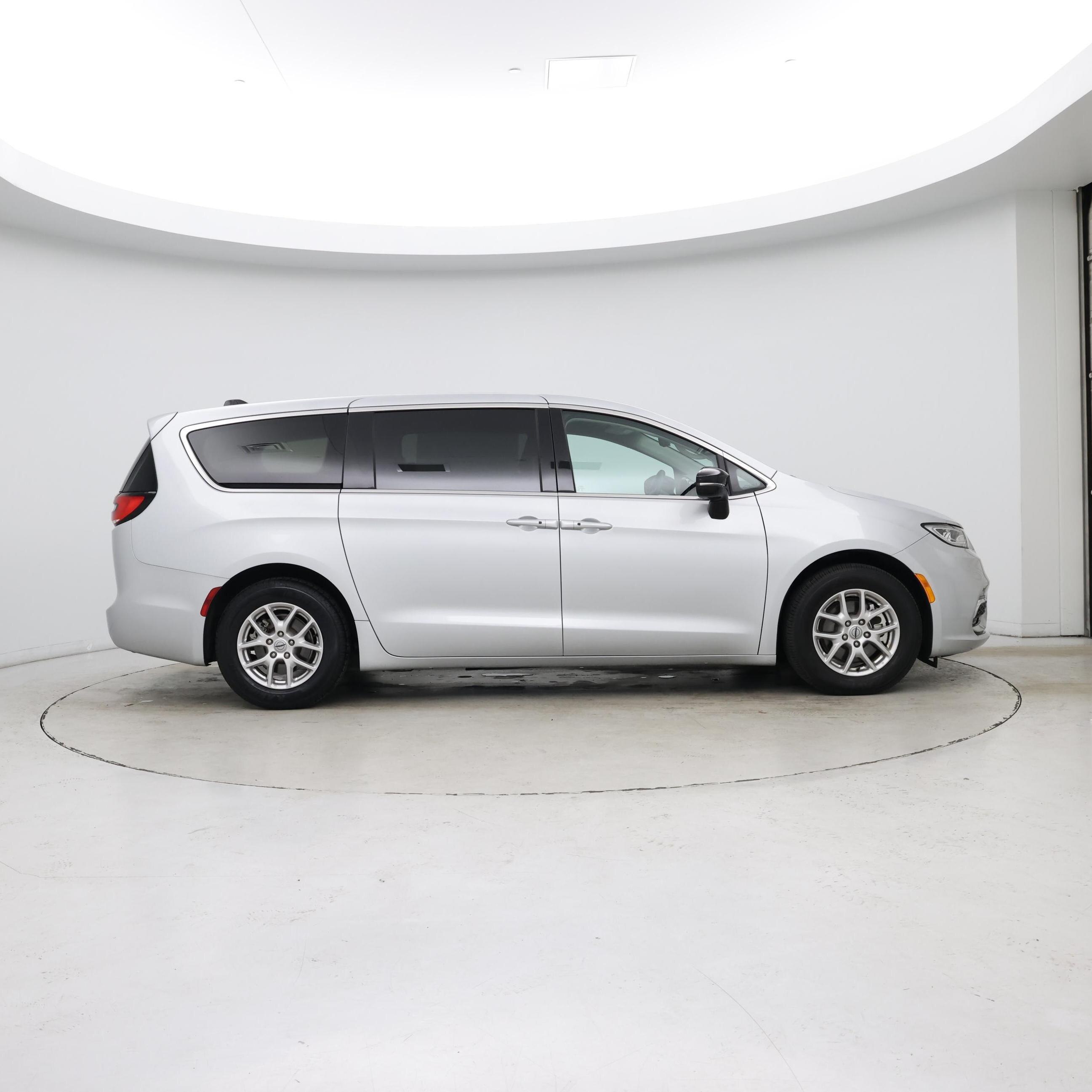 Thumbnail: 2024 Chrysler Pacifica - 7