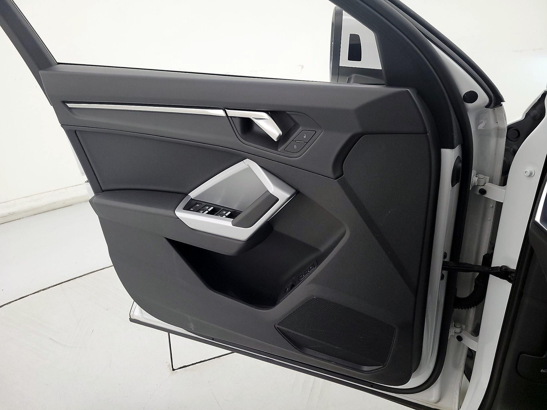 Thumbnail: 2024 Audi Q3 - 12