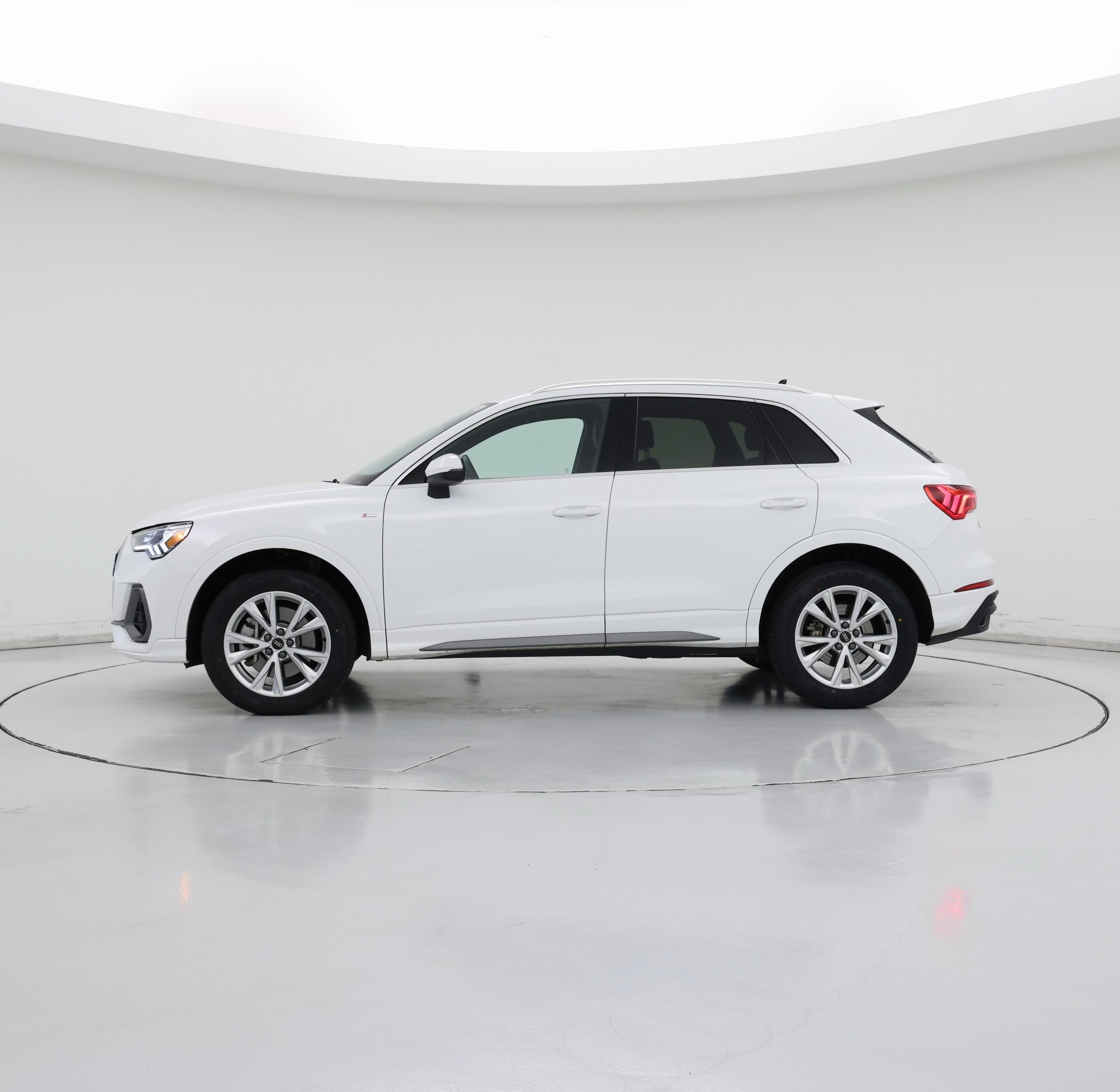 Thumbnail: 2024 Audi Q3 - 3