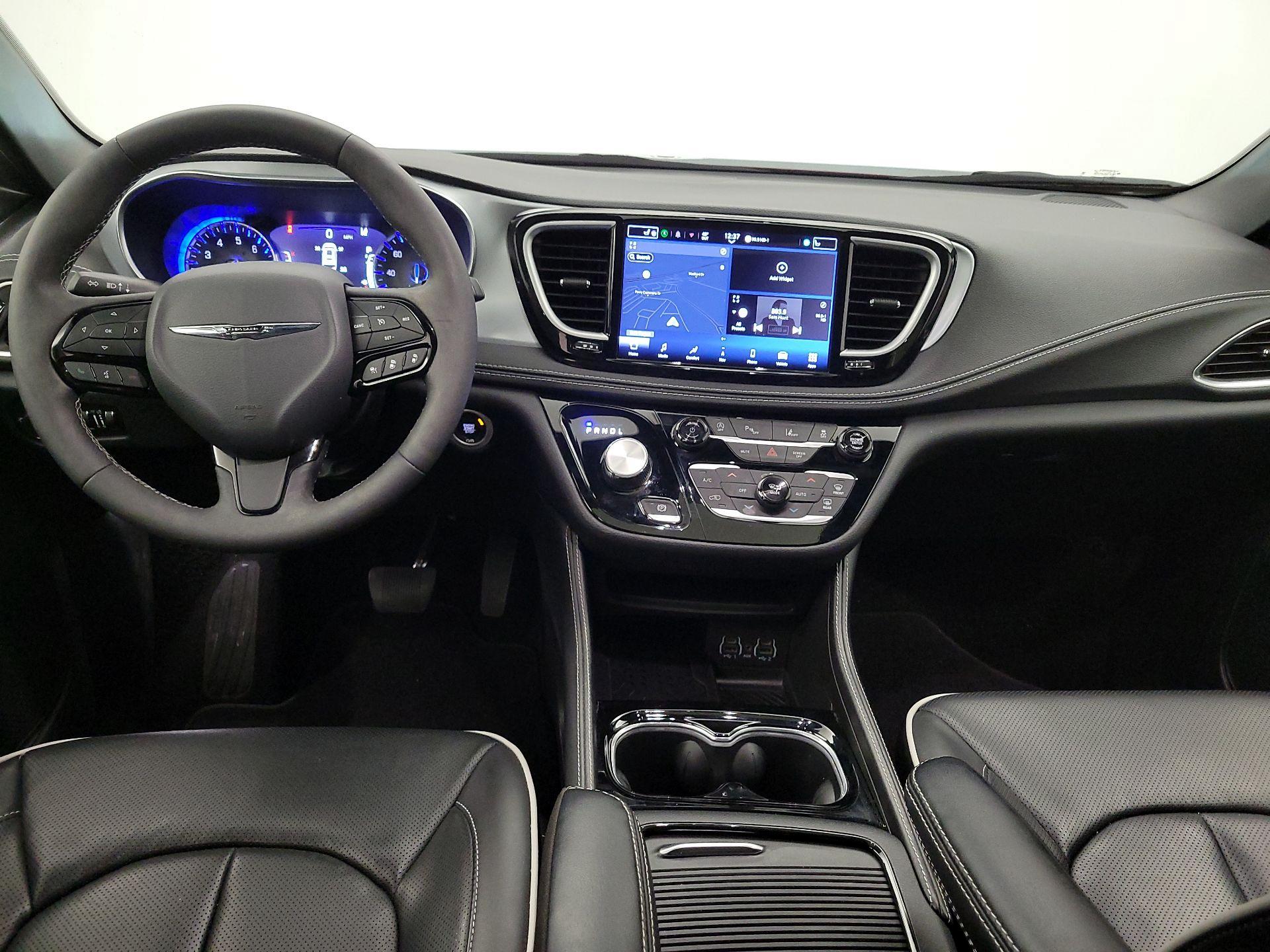 Thumbnail: 2025 Chrysler Pacifica - 9