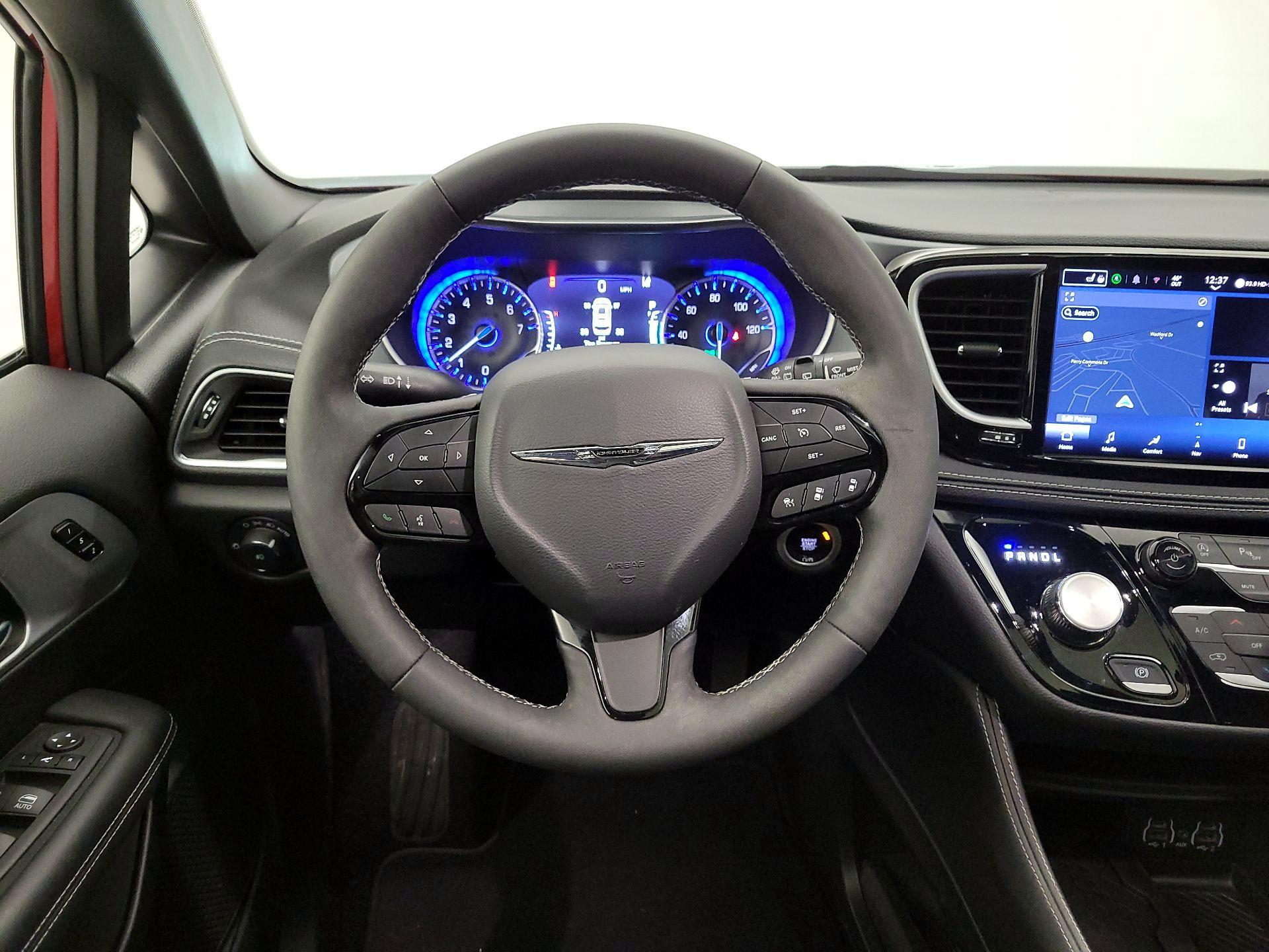 Thumbnail: 2025 Chrysler Pacifica - 10