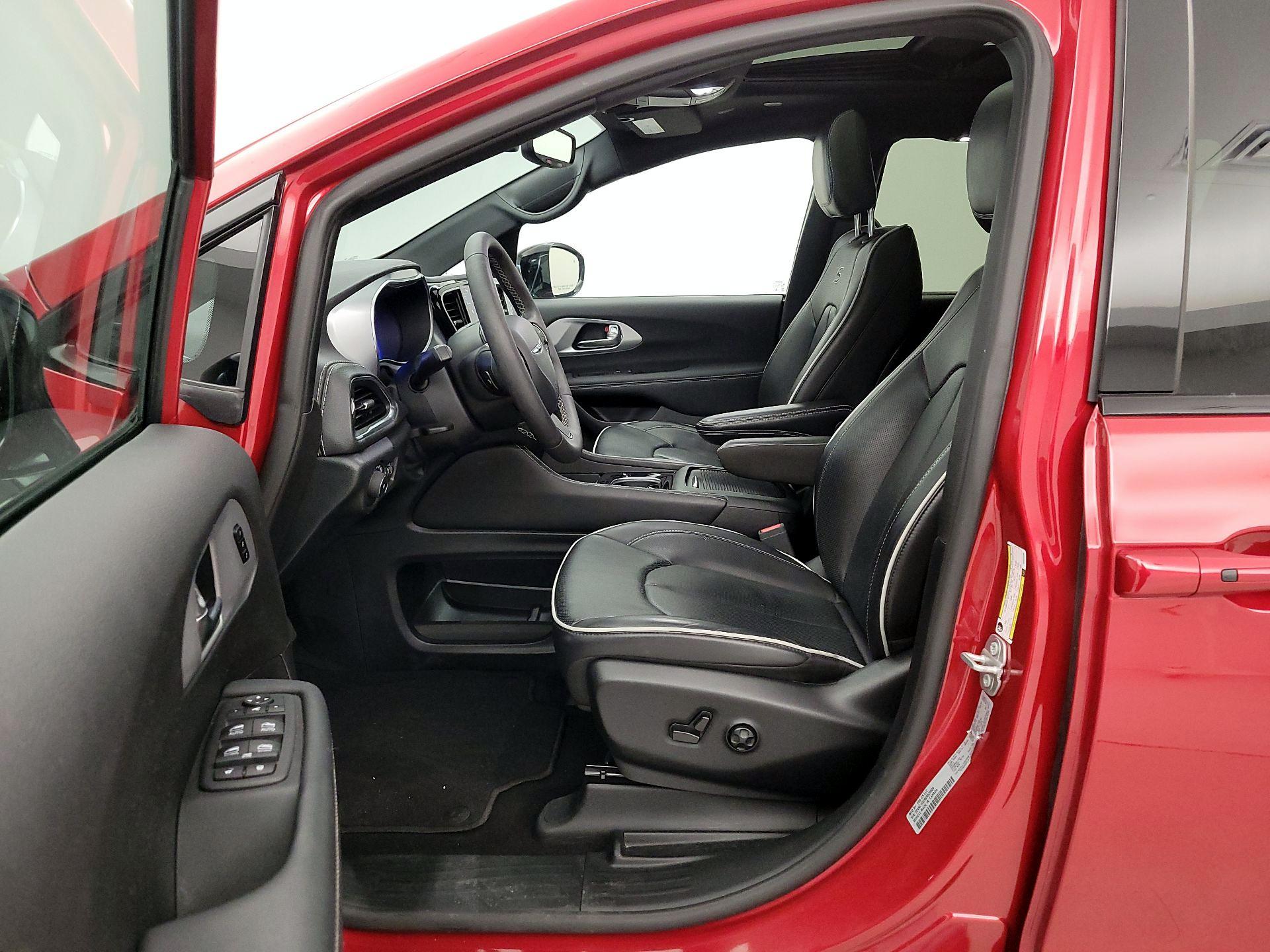 Thumbnail: 2025 Chrysler Pacifica - 11