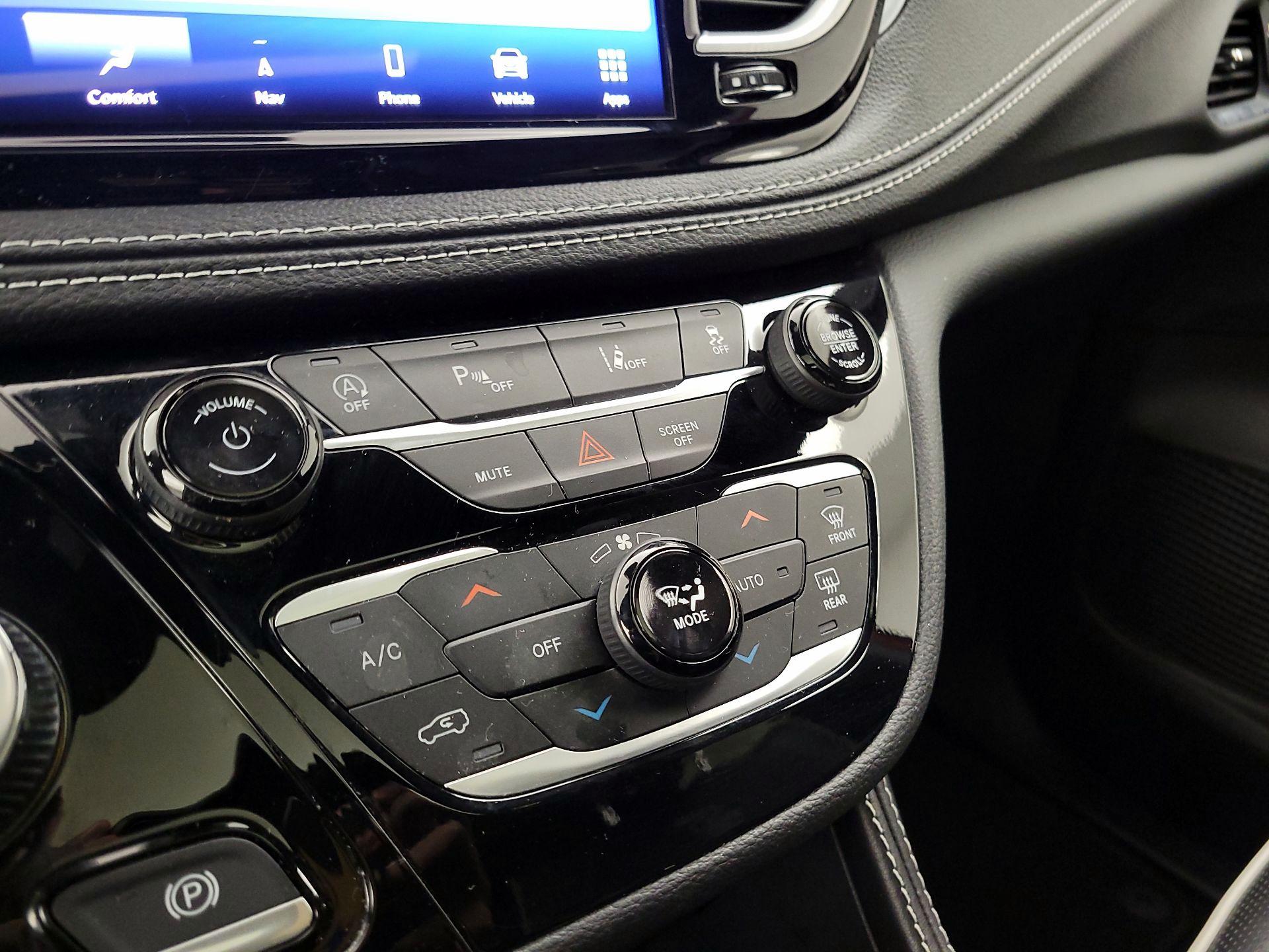 Thumbnail: 2025 Chrysler Pacifica - 16