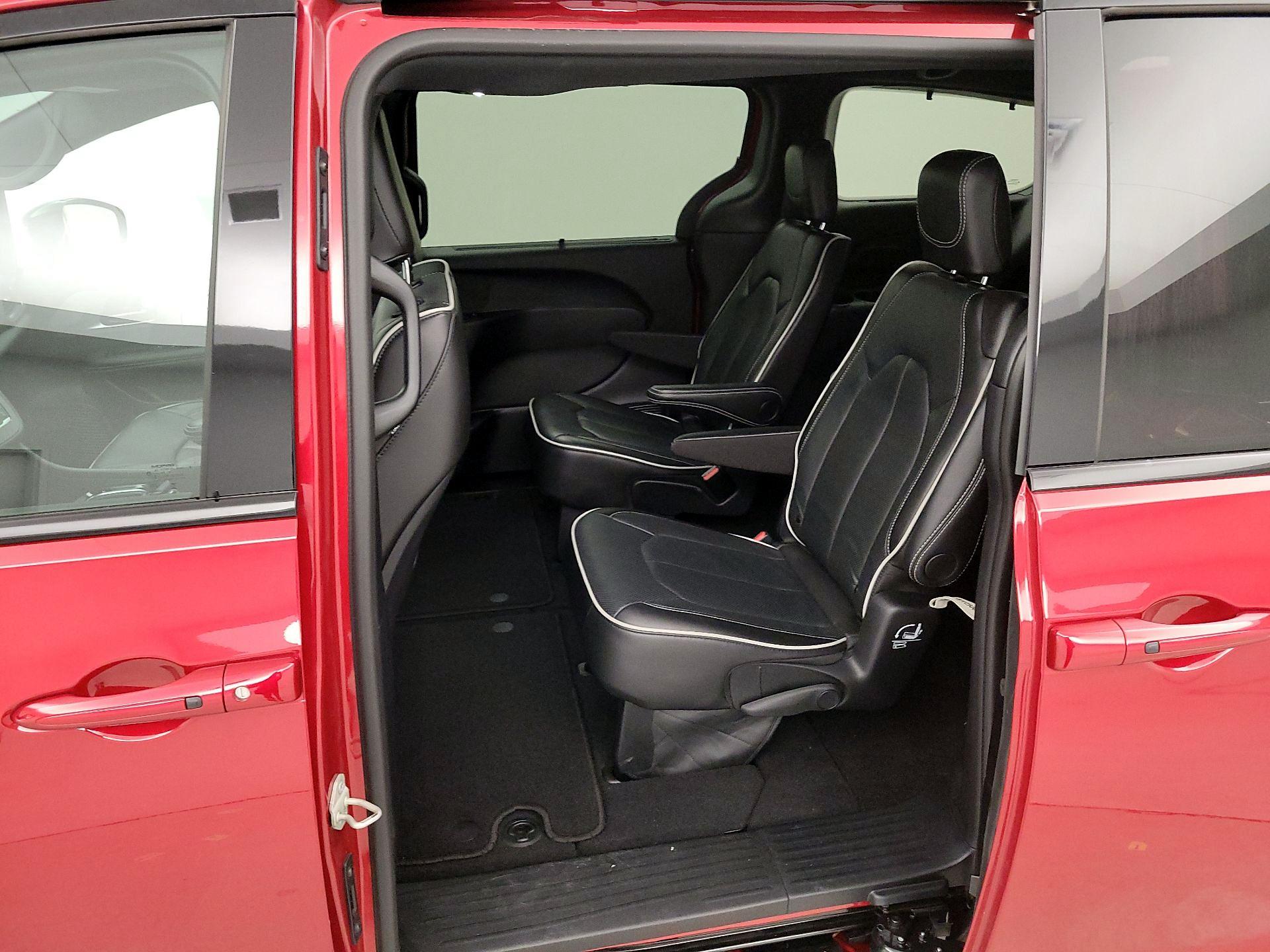 Thumbnail: 2025 Chrysler Pacifica - 20