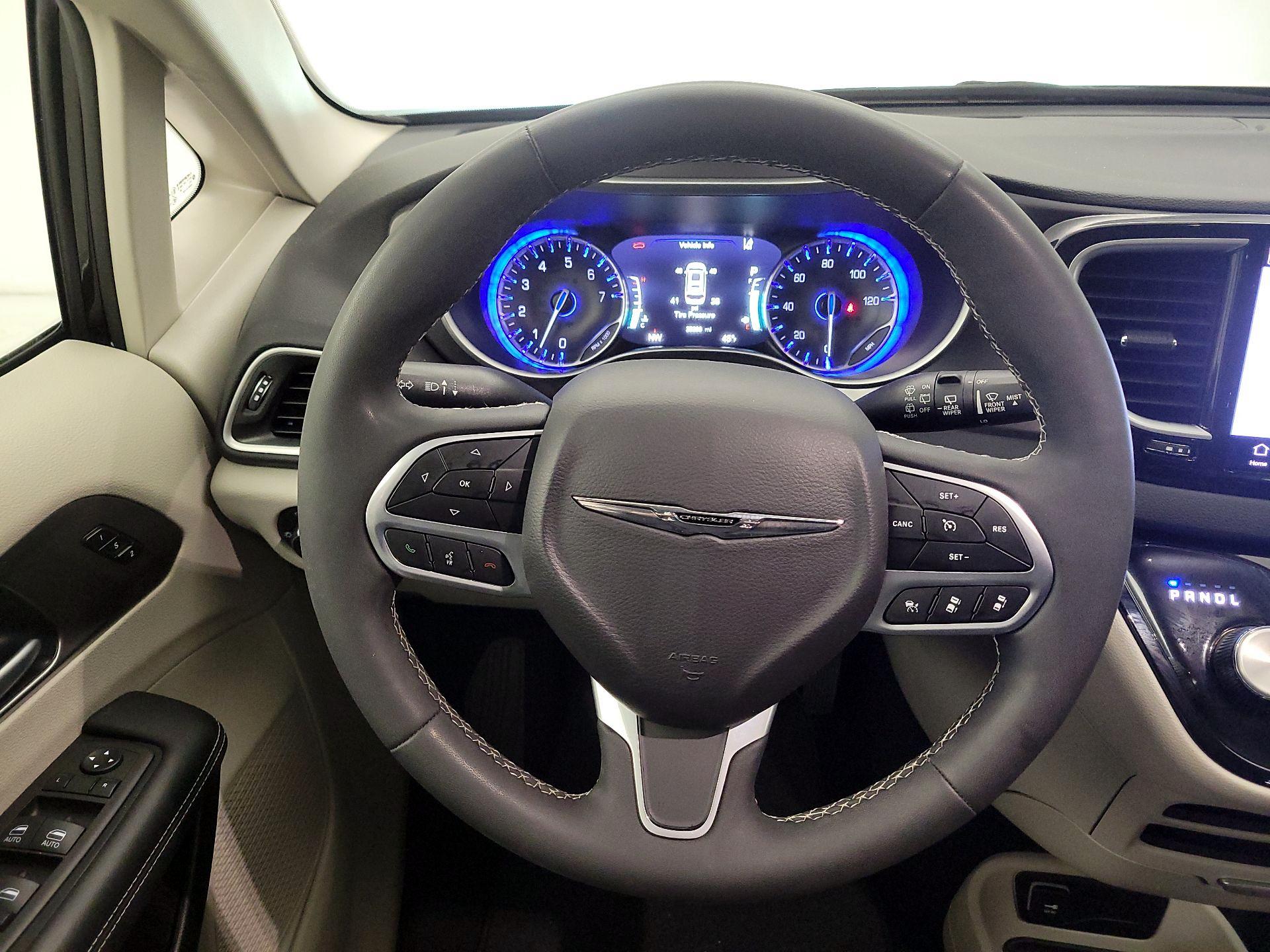 Thumbnail: 2024 Chrysler Pacifica - 10