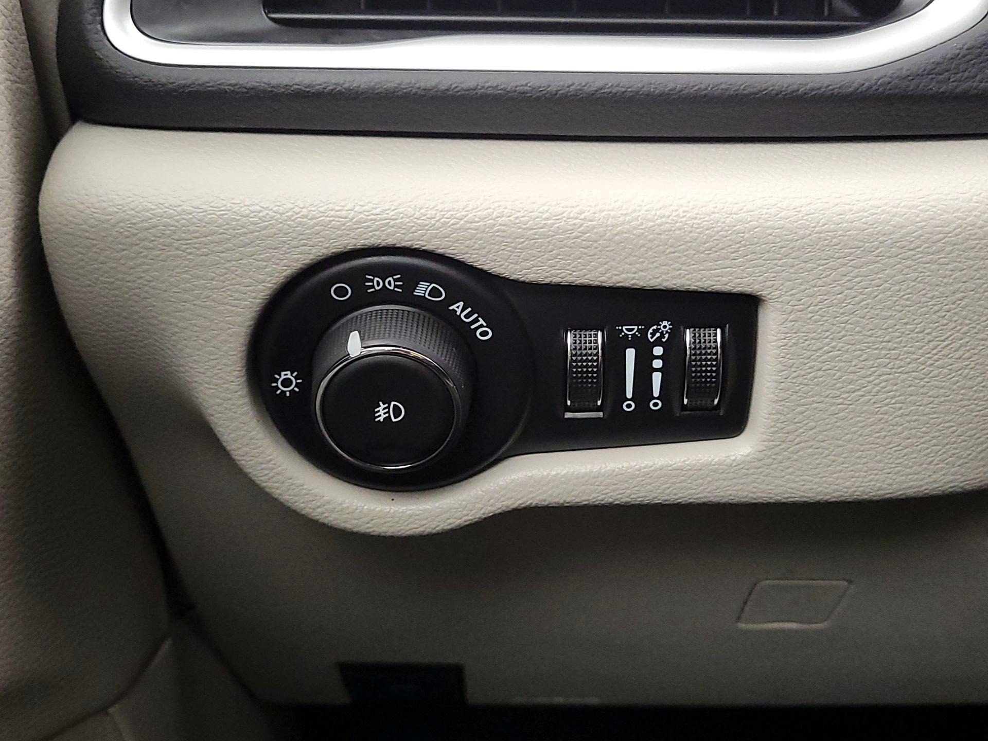 Thumbnail: 2024 Chrysler Pacifica - 13