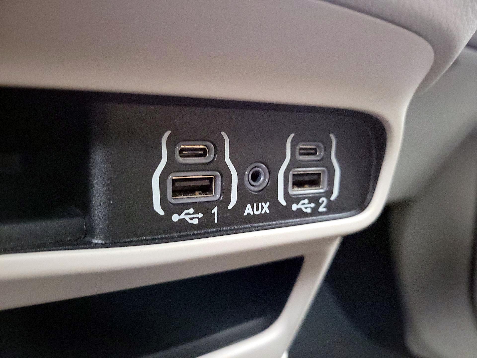 Thumbnail: 2024 Chrysler Pacifica - 18