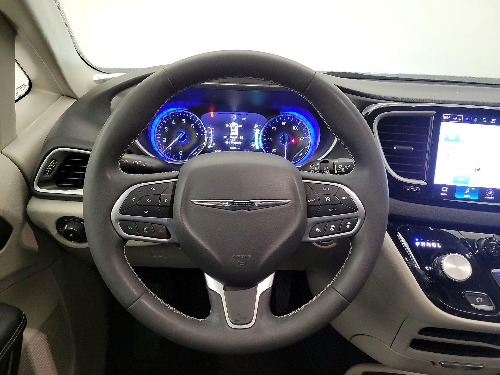 Thumbnail: 2024 Chrysler Pacifica - 10