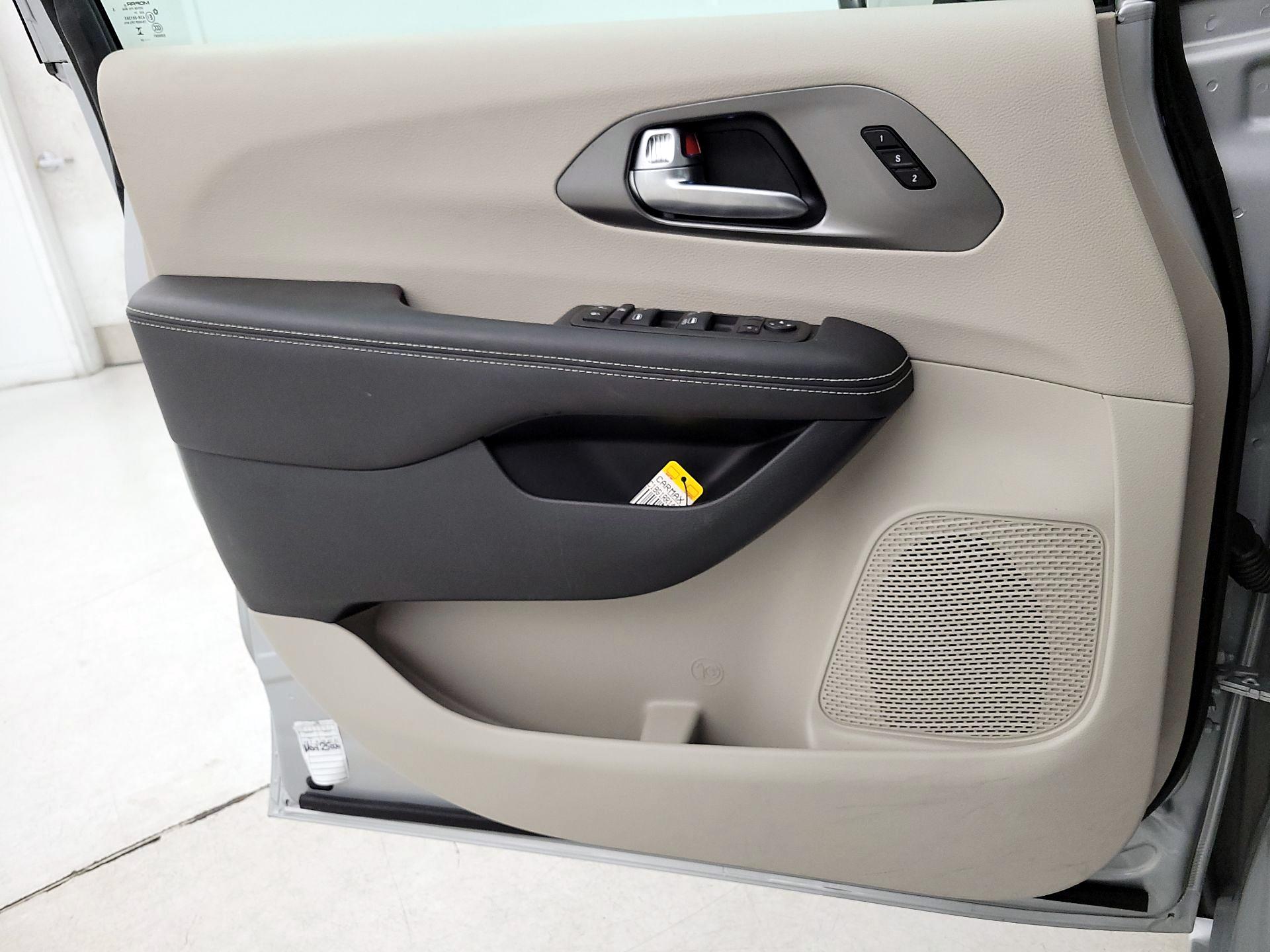 Thumbnail: 2024 Chrysler Pacifica - 12