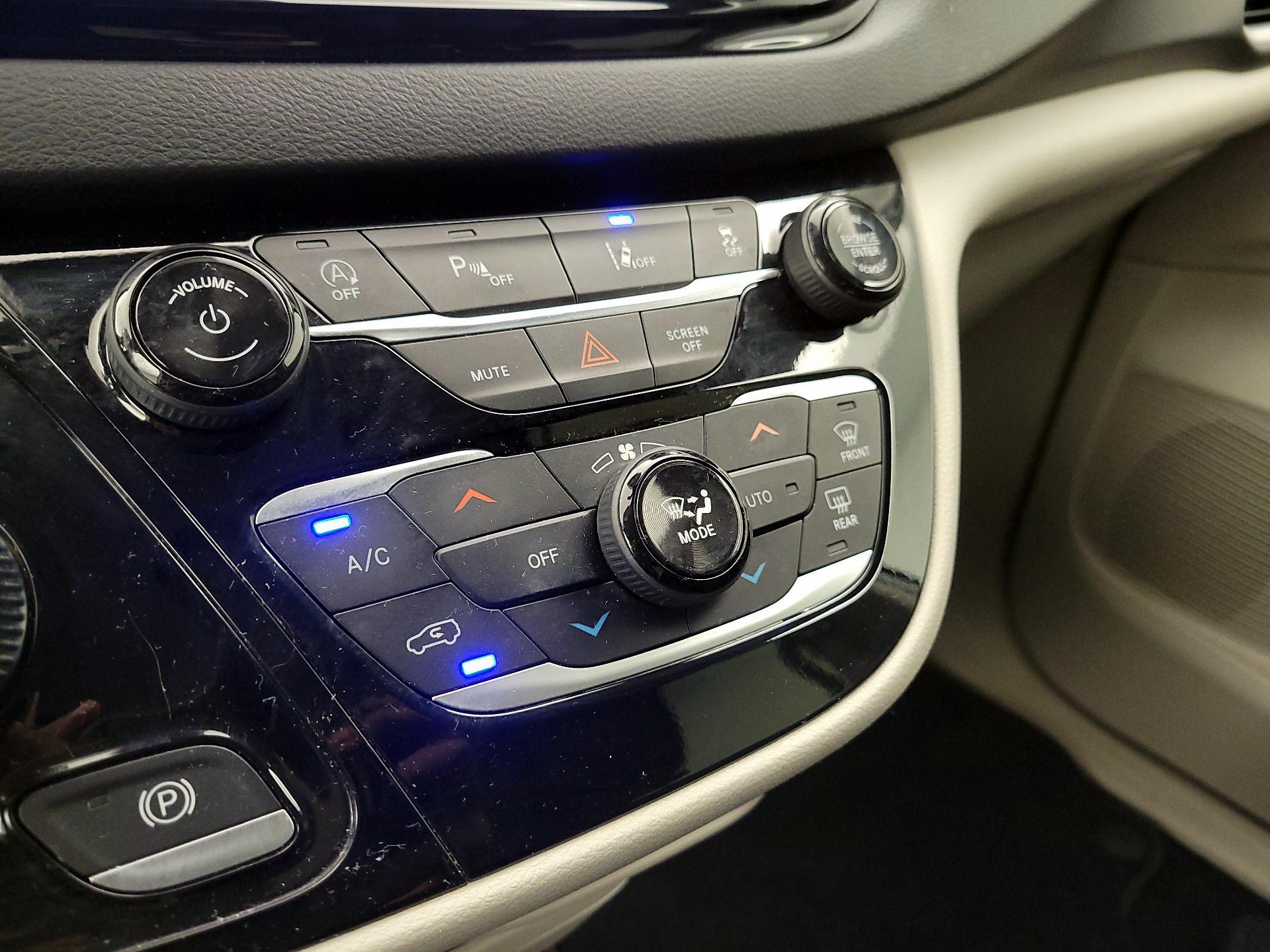 Thumbnail: 2024 Chrysler Pacifica - 16