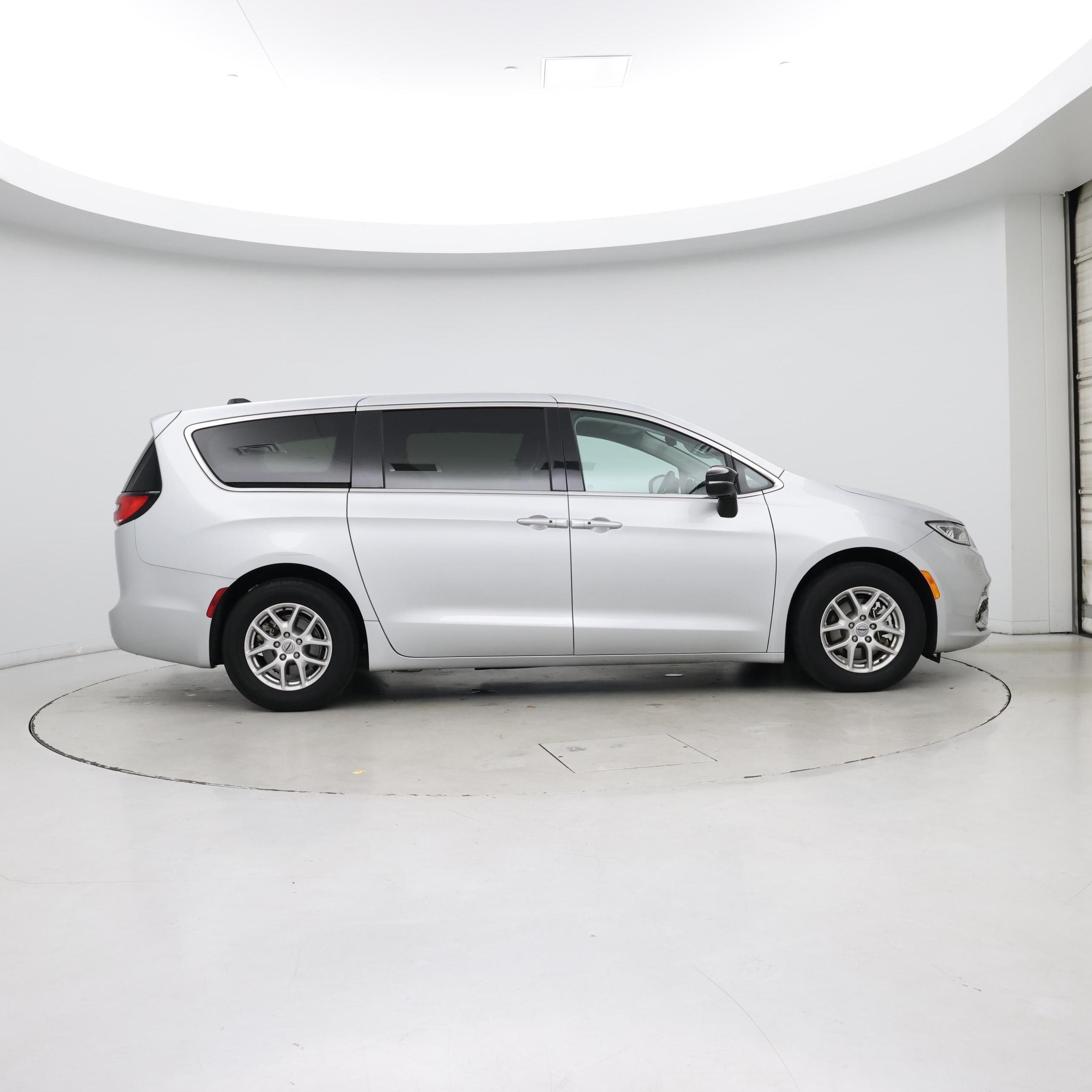 Thumbnail: 2024 Chrysler Pacifica - 7