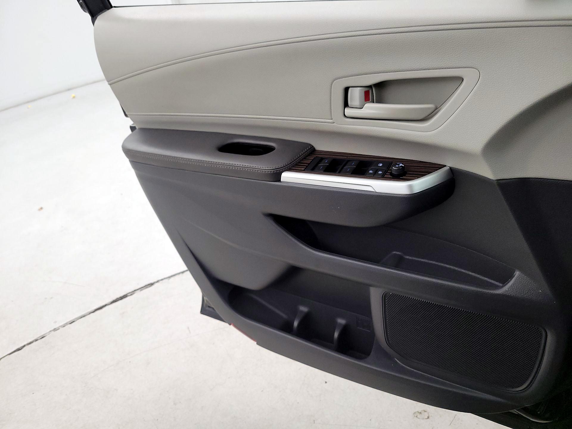 Thumbnail: 2024 Toyota Sienna - 12