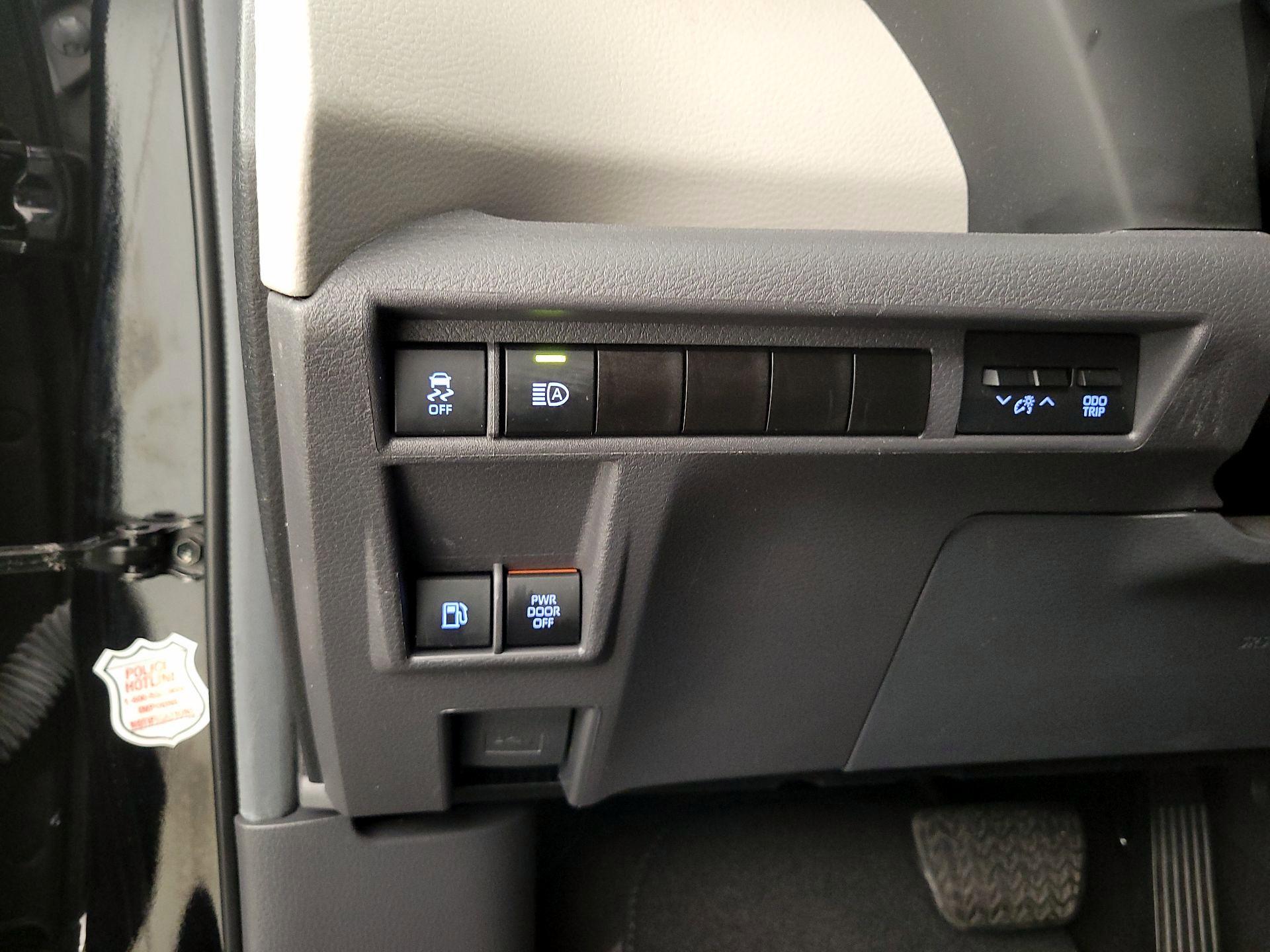 Thumbnail: 2024 Toyota Sienna - 13